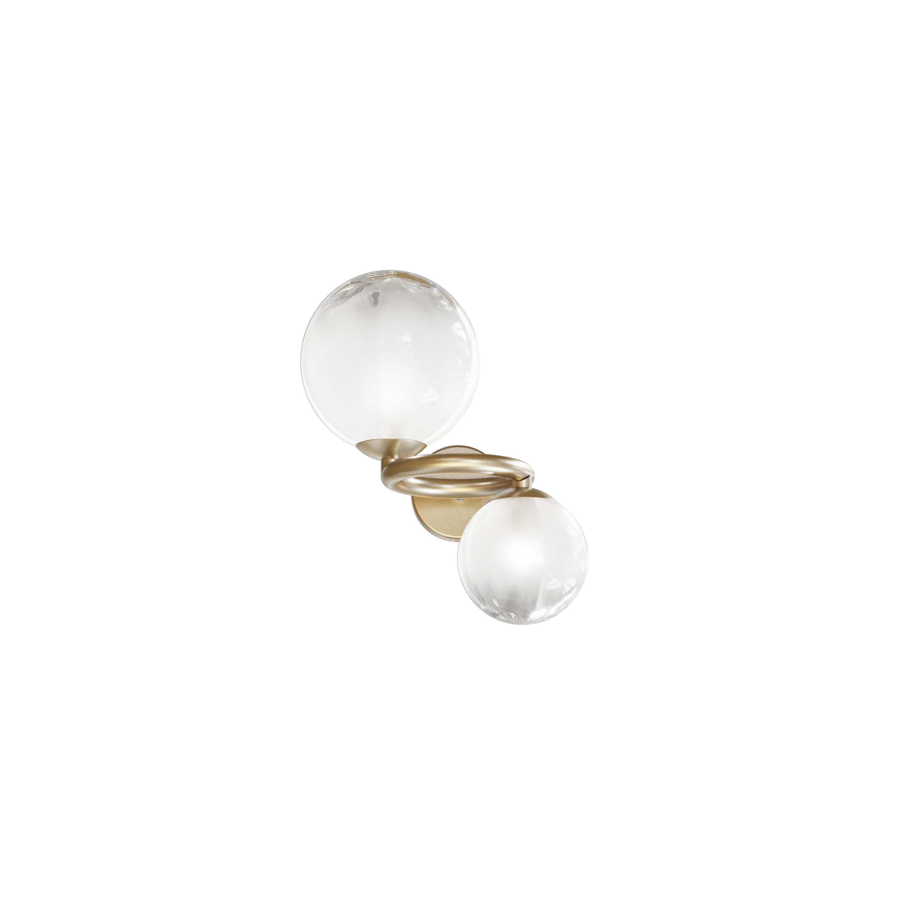 italien Applique Vistosi en verre de forme blanche et cadre en or mat en vente