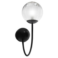 Vistosi Puppet Wall Sconce Light en verre teinté blanc et cadre noir mat