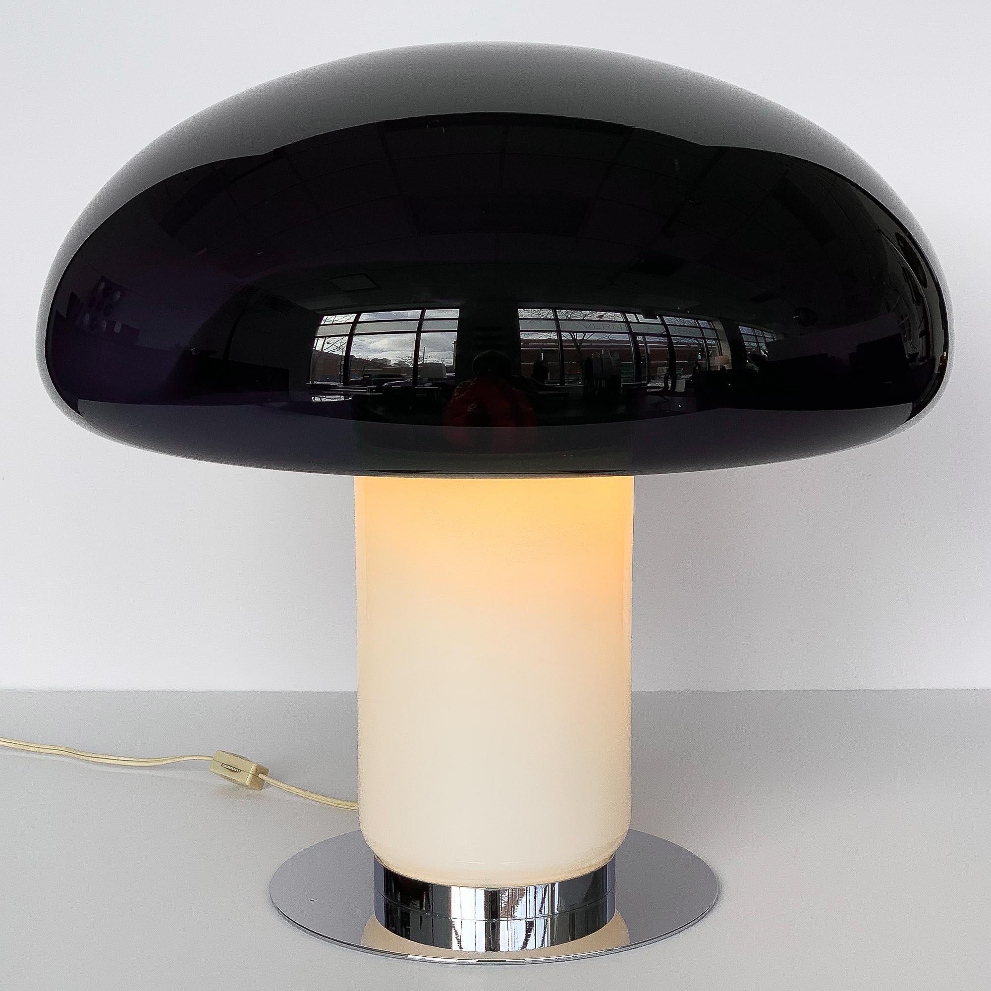 Vistosi Purple / Amethyst Mushroom Table Lamp In Good Condition In Chicago, IL