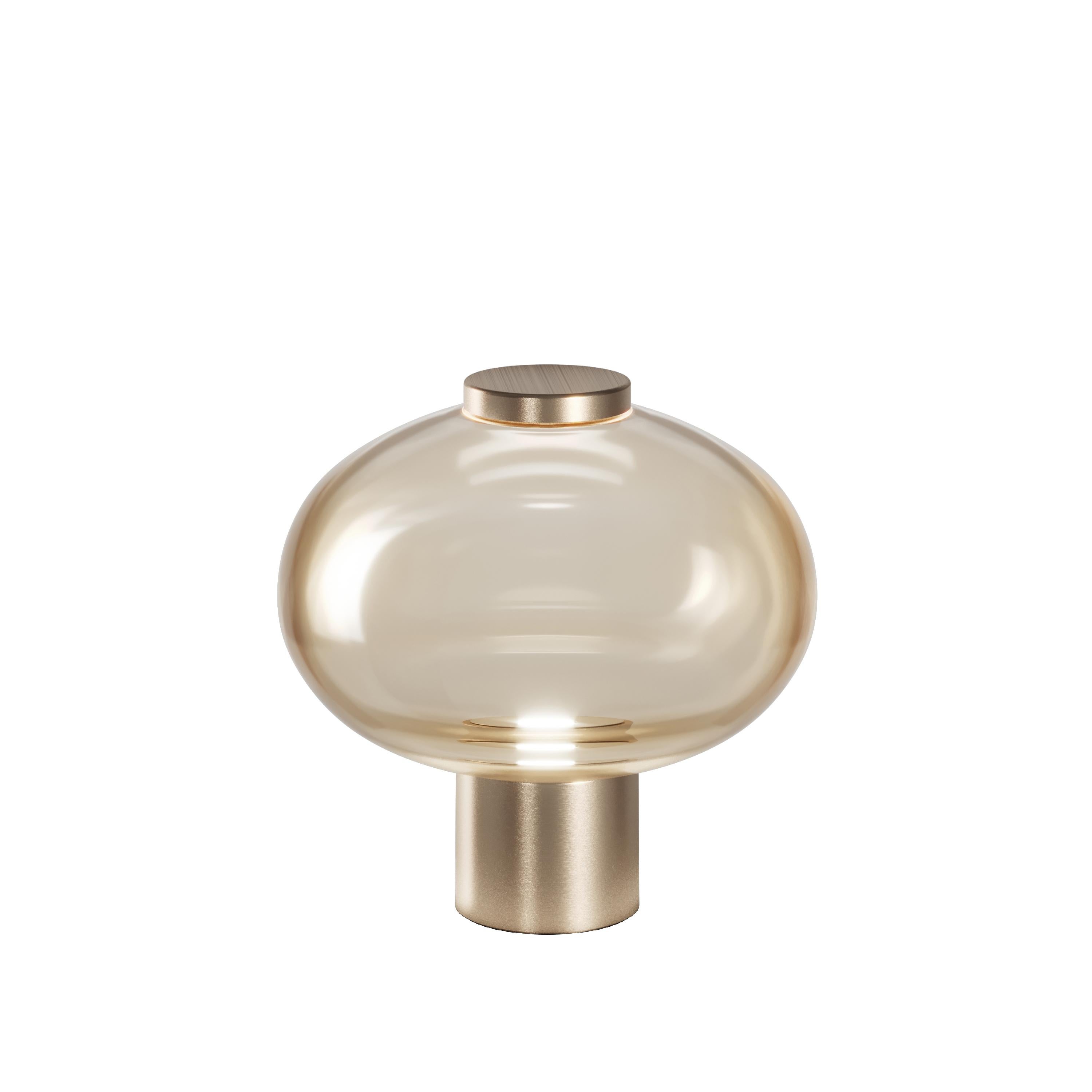 Modern Vistosi Riflesso Table Lamp in Amber Transaprent Glass And Matt Gold Frame For Sale