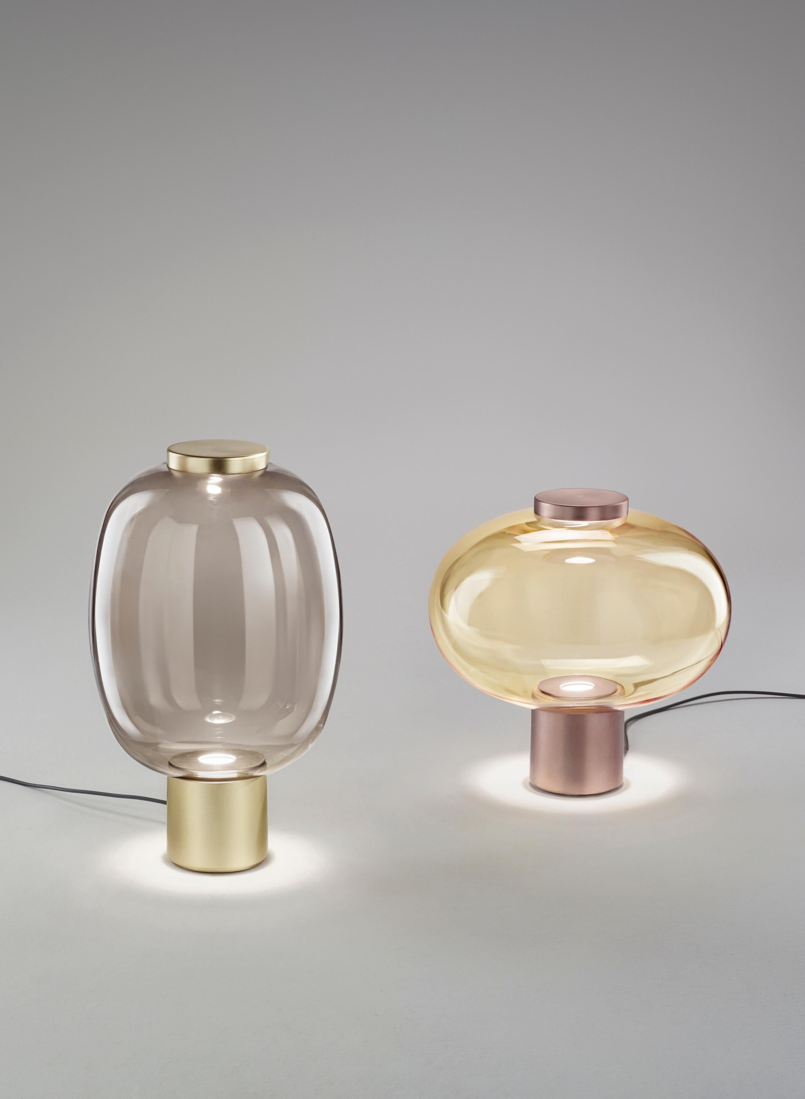 Italian Vistosi Riflesso Table Lamp in Amber Transaprent Glass And Matt Gold Frame For Sale