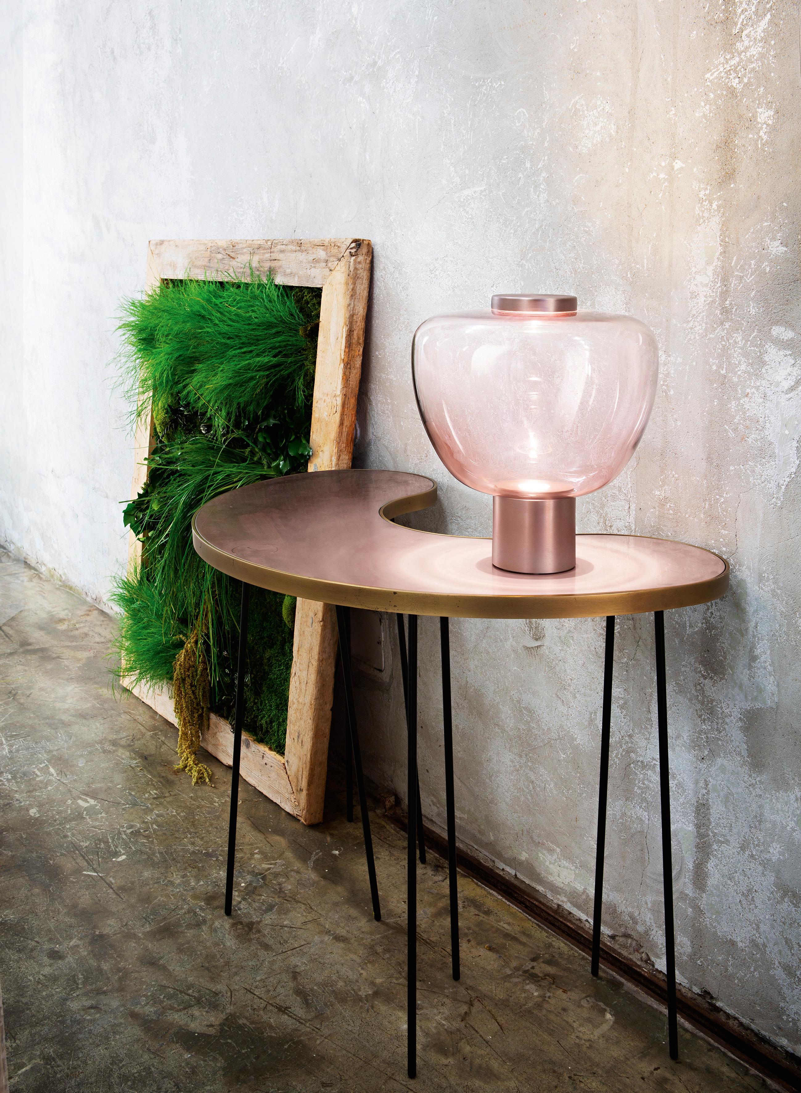 Contemporary Vistosi Riflesso Table Lamp in Light Amethyst Transaprent Glass And Copper Frame For Sale