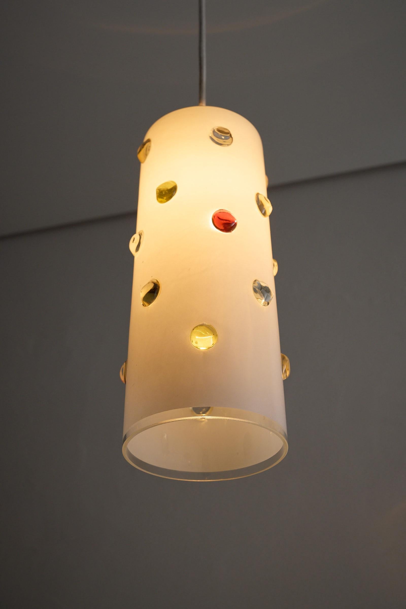 Vistosi Lámpara Colgante De Cristal De Murano Blanco Satinado Con Pruntas De Color en venta 2