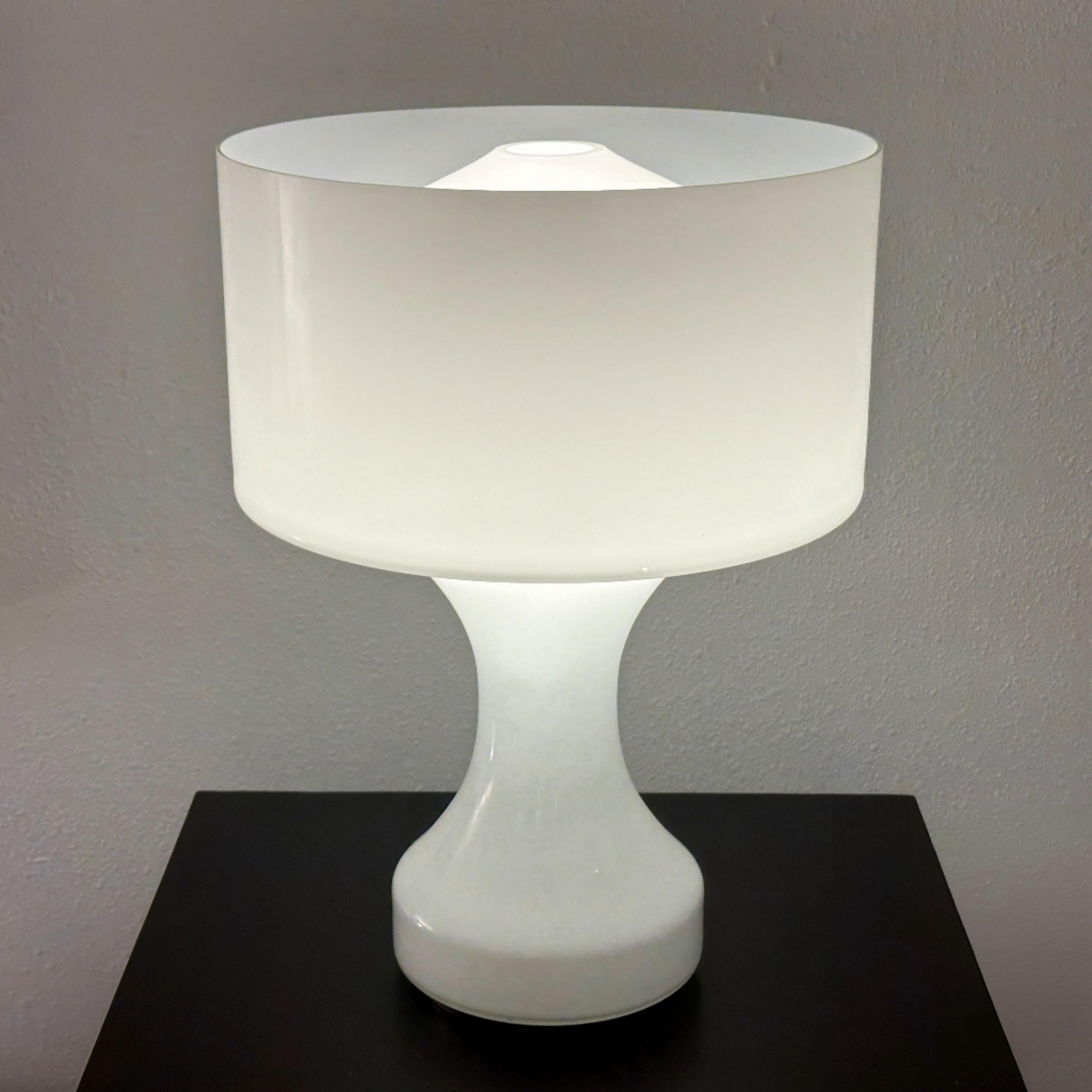 Vistosi Sebenica Hand Blown Glass Table Lamp by Enrico Capuzzo, ca 1960s.

A beautiful and rare large table or floor lamp from the 1960s, designed in 1965 by Italian designer Enrico Capuzzo. Executed by Vistosi Italy, this lamp is a stunning example