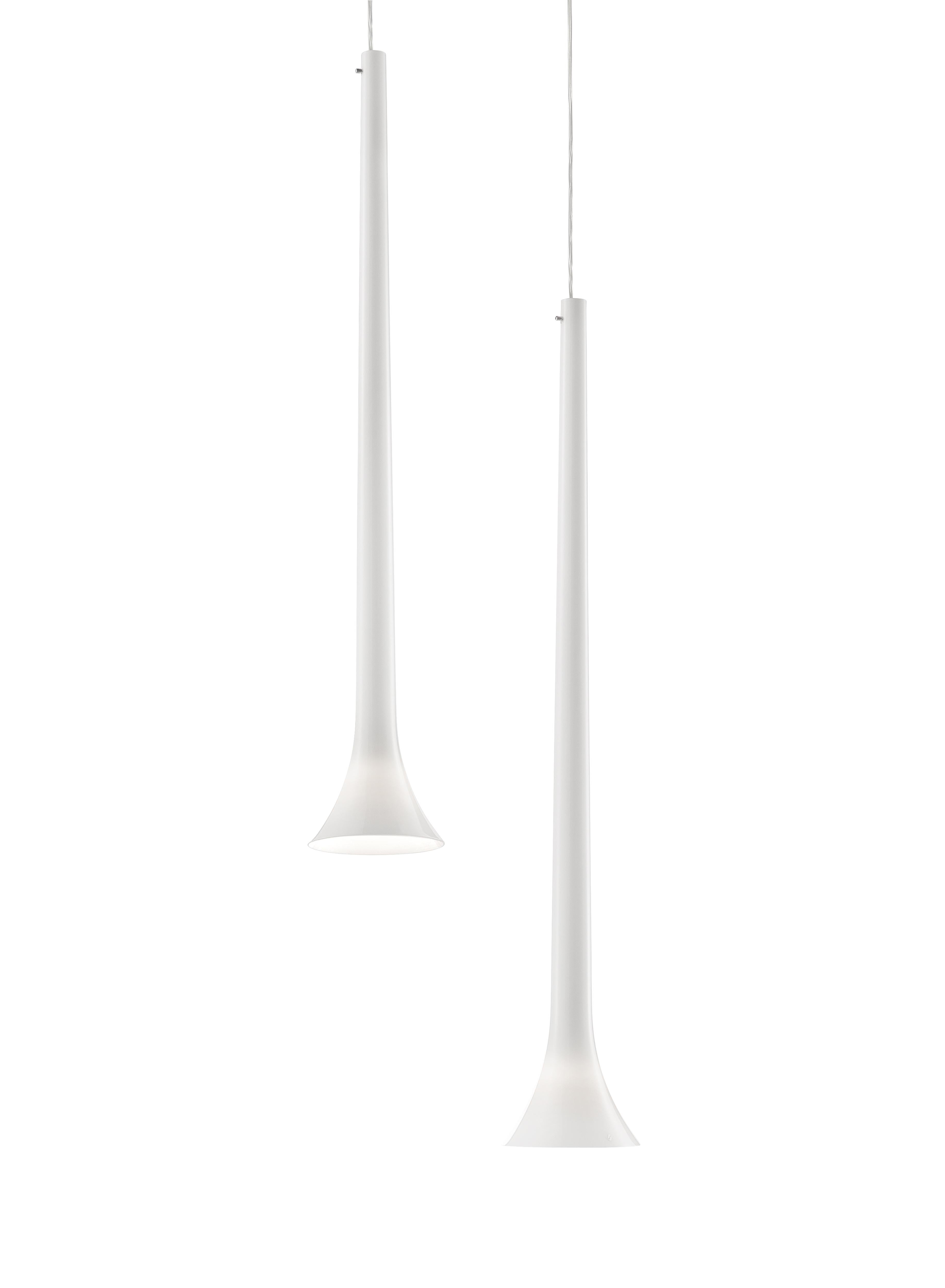 Sissi is an elegant mouth-blown glass in the shape of a narrow sinuous cone, suitable for installations requiring concentrated light.

Light source: 
1x50W GU10.