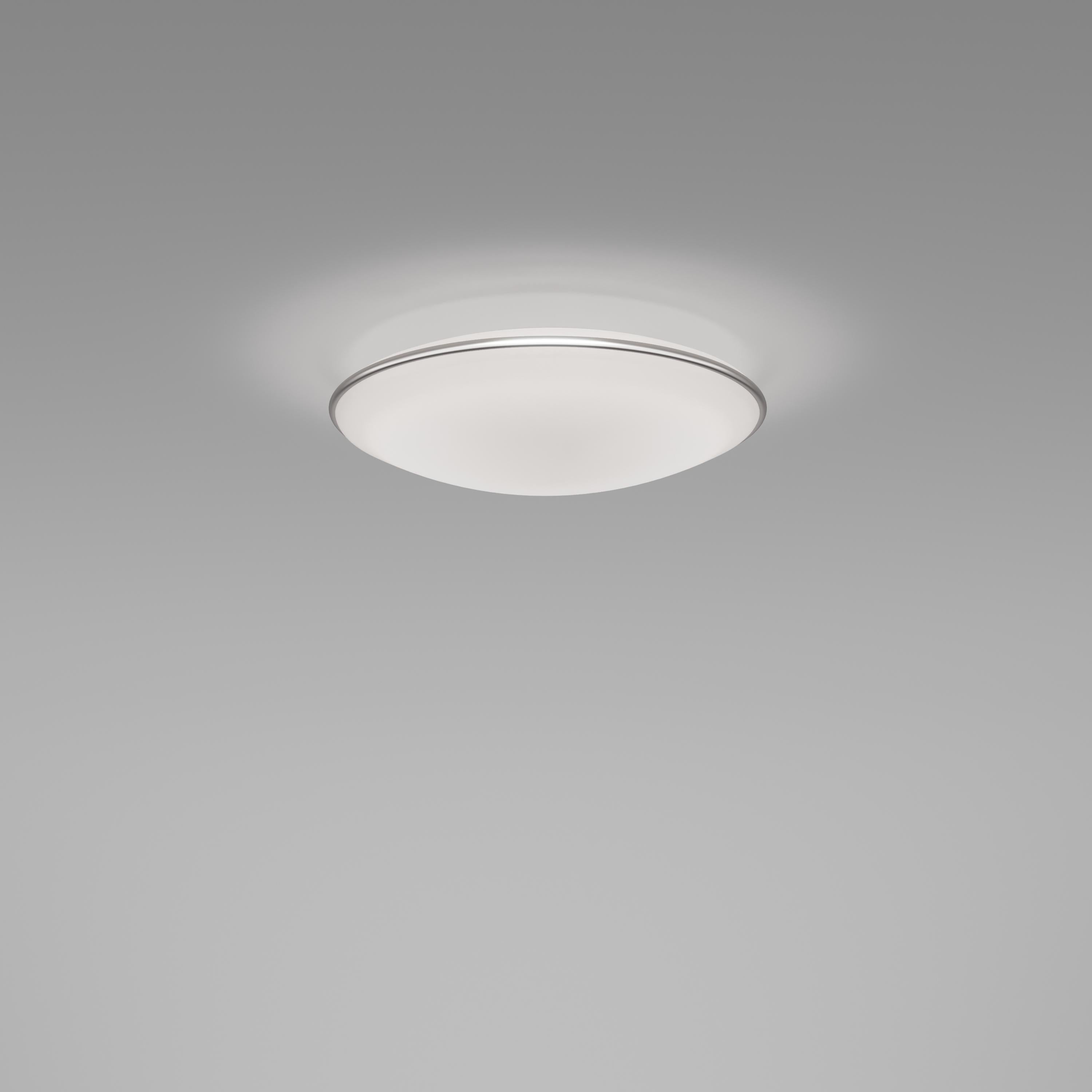 A model with a lenticular shape, available in the ceiling or wall lamp versions. In three different sizes, it is made of satin-white glass, with the characteristic morrisa decoration.

Specifications:
Material: Glass, chrome
Light source: E26