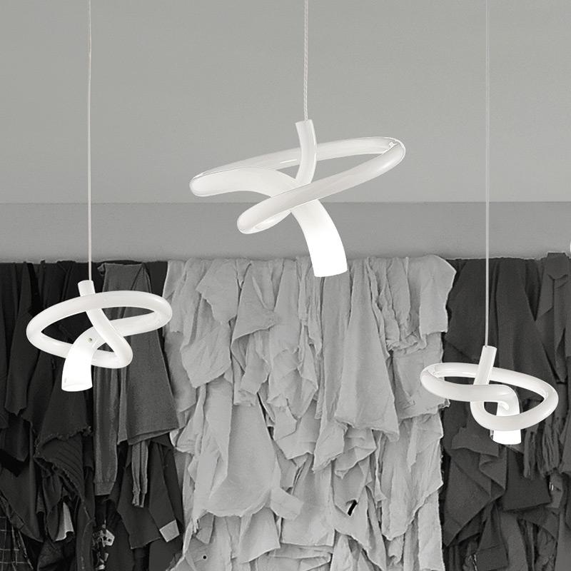 Moderne Petite lampe à suspension moderne en verre blanc brillant G9, Nodo par Vistosi en vente