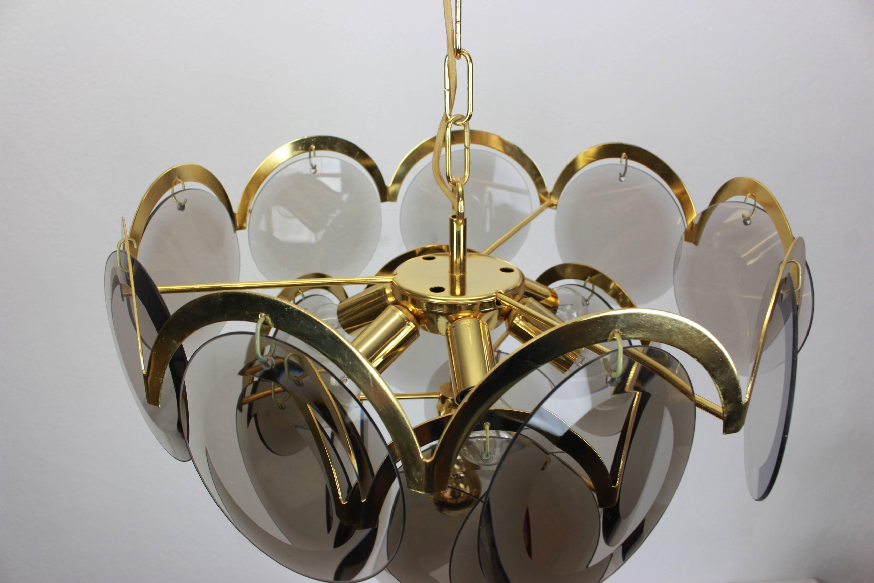 A stunning four-tier chandelier by Vistosi, Italy, manufactured in, circa 1960-1969
High quality and in very good condition. Cleaned, well-wired and ready to use. 
The fixture requires 7 x E14 Standard bulbs with 40W max each and compatible with