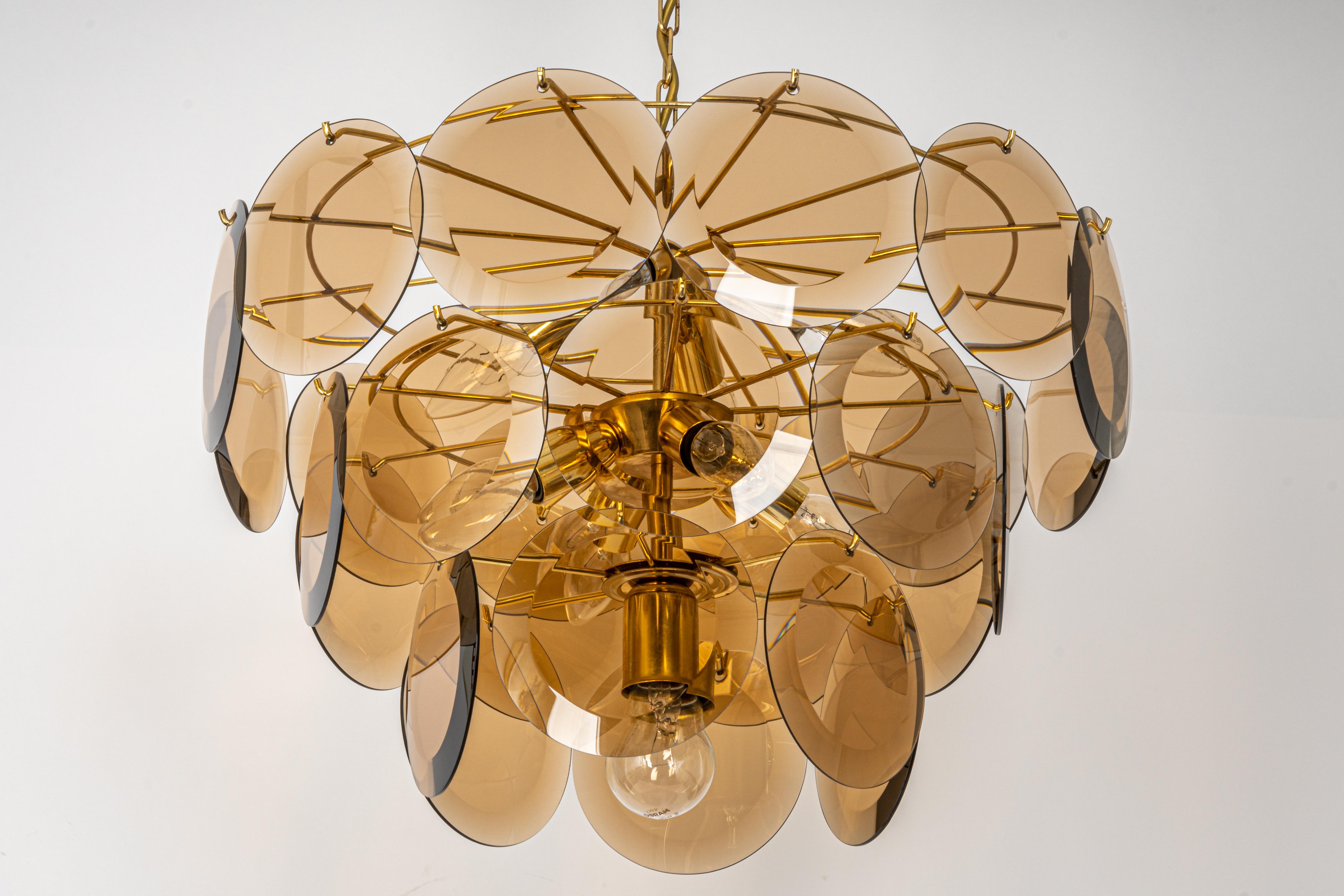 A stunning four-tier chandelier by Vistosi, Italy, manufactured in, circa 1960-1969
High quality and in very good condition. Cleaned, well-wired and ready to use. 
The fixture requires 7 x E14 standard bulbs with 40W max each 
Light bulbs are not