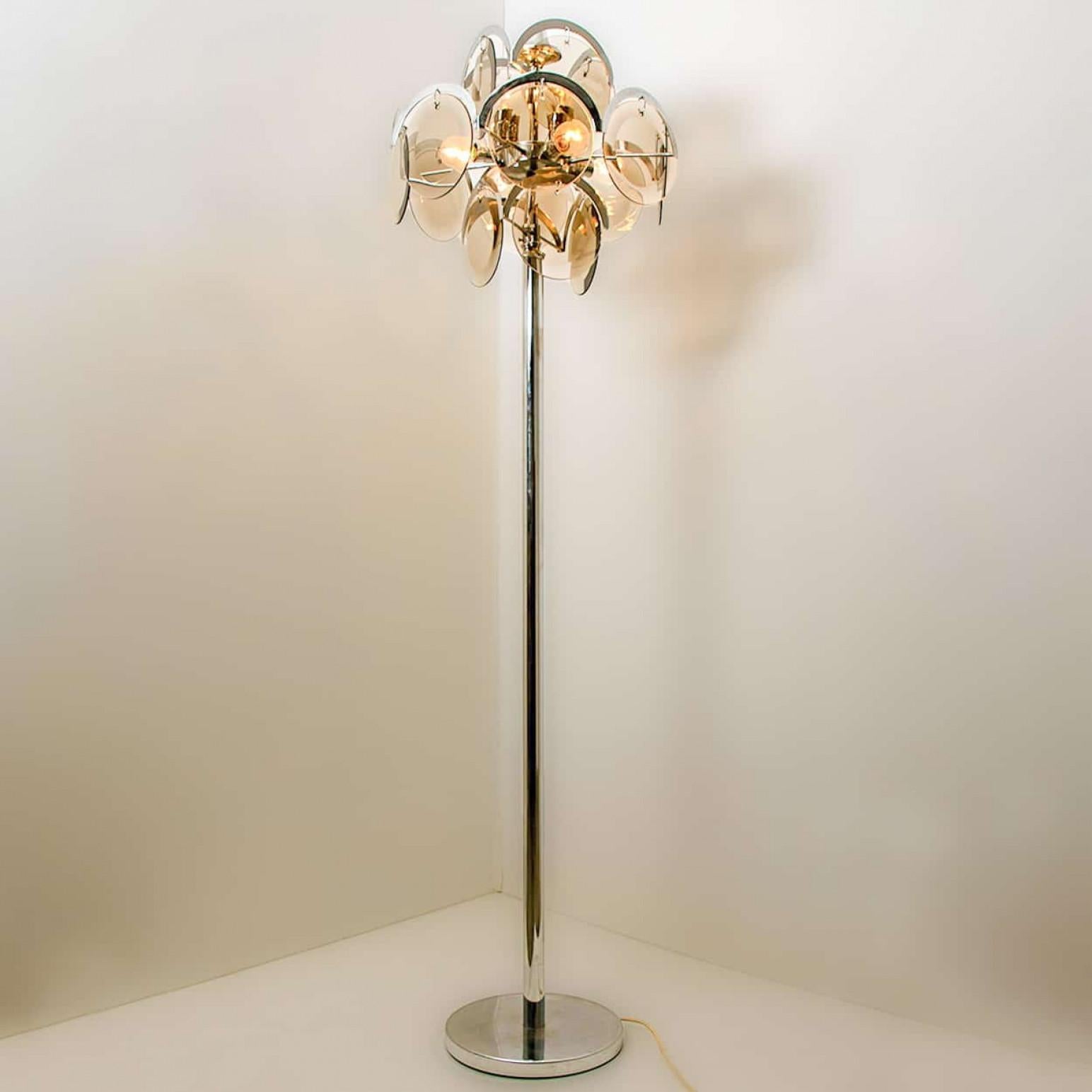 Fine XX secolo Lampada da terra a disco di Murano in stile Vistosi, 1970, Italia in vendita