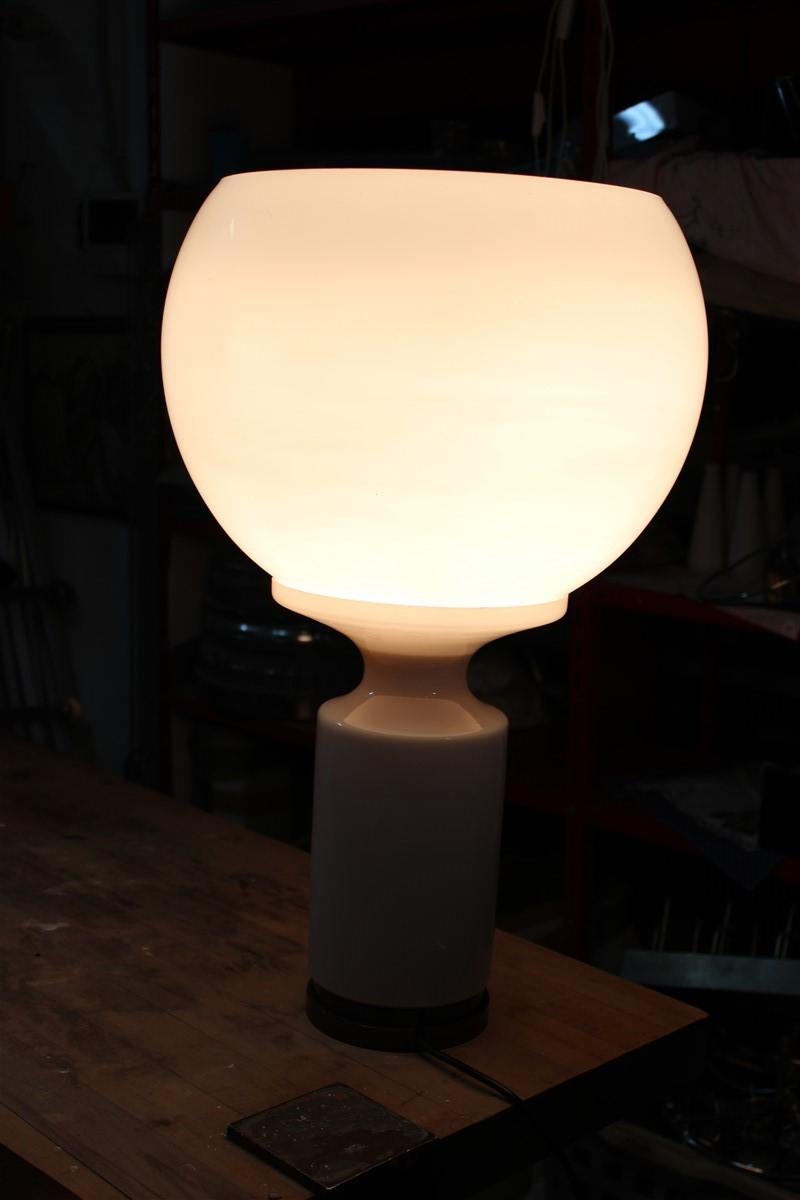 Mid-Century Modern Vistosi Style Table Lamp Italian Design Murano Glass Ball White Pink Brass For Sale