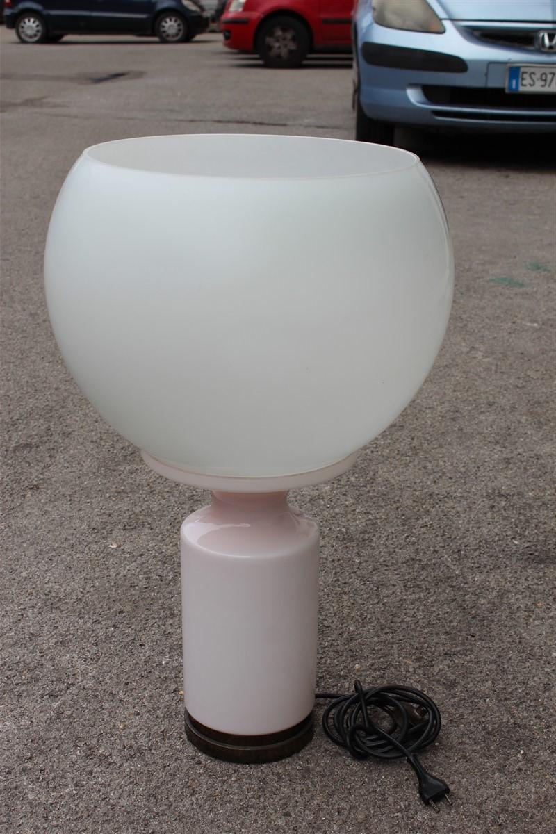Vistosi Style Table Lamp Italian Design Murano Glass Ball White Pink Brass In Good Condition For Sale In Palermo, Sicily