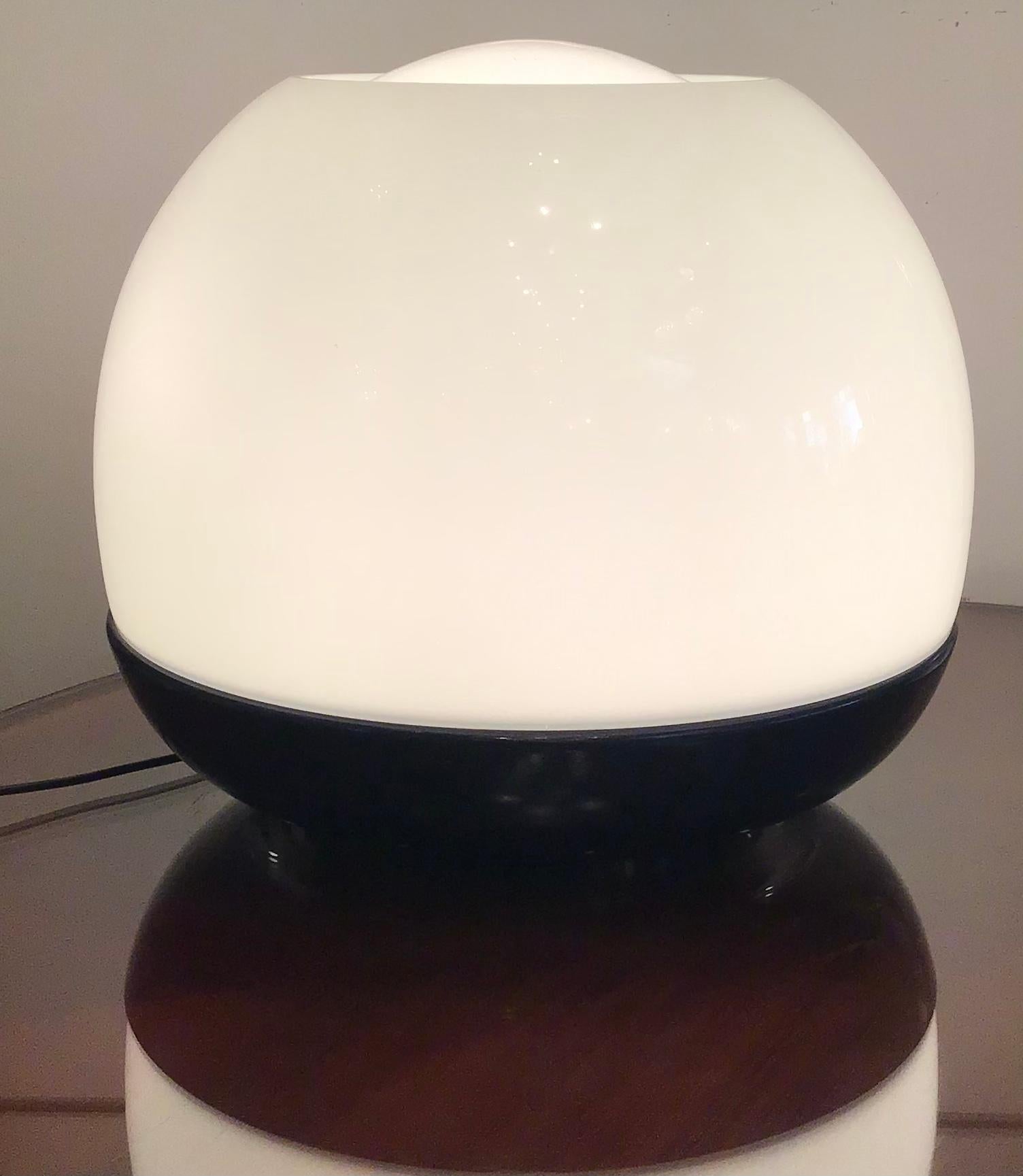 Vistosi Tischlampe Glas Metall, 1965, Italien.