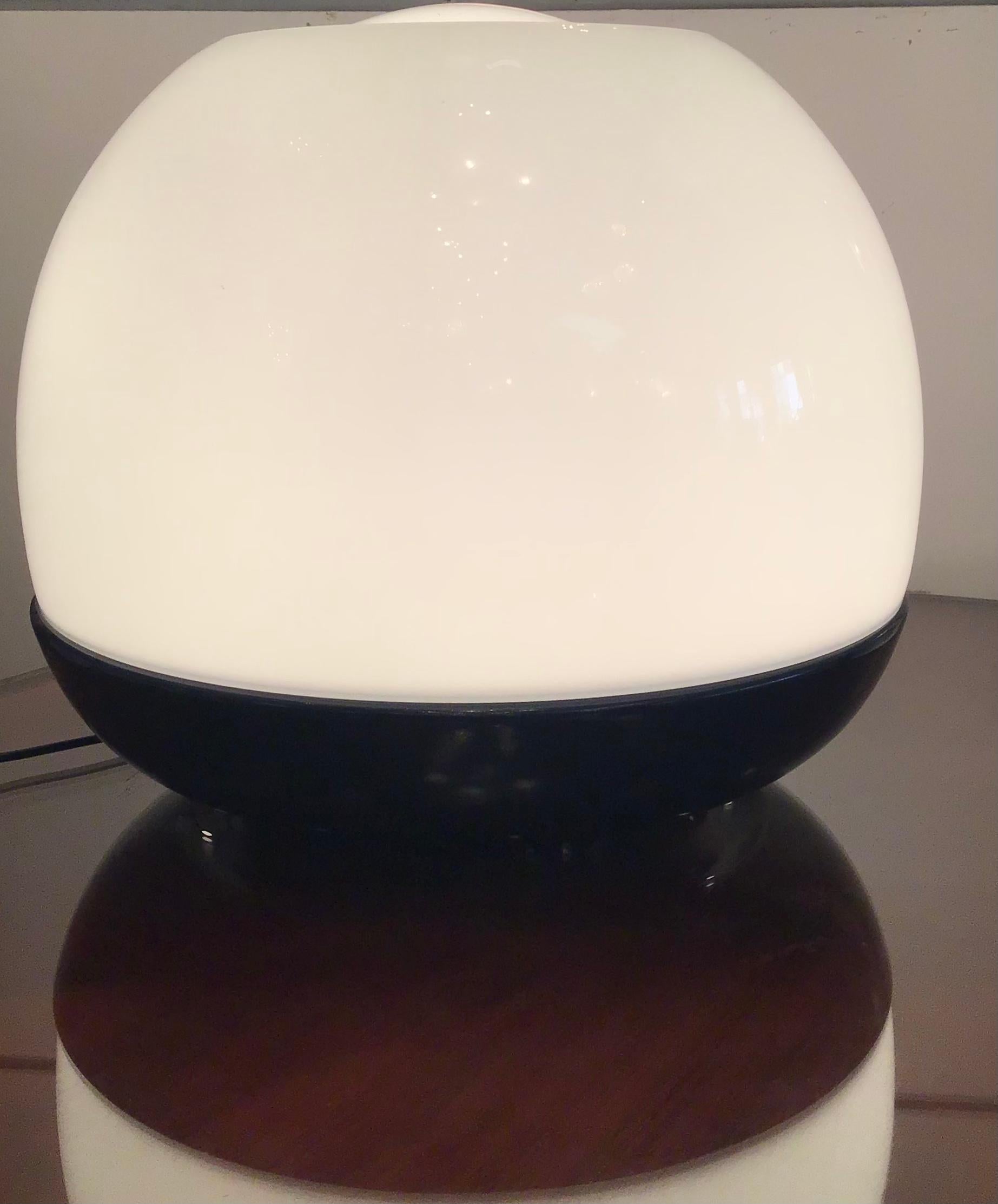 Other Artemide “Leonardo Ferrari e Franco Mazzucchelli” Table Lamp Glass Metal 1965 IT For Sale