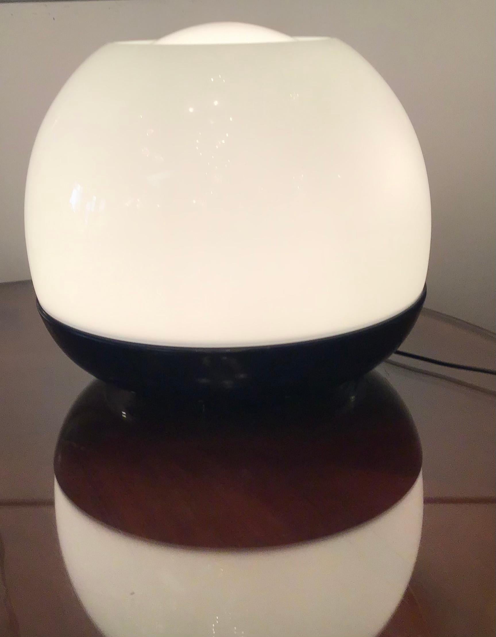 Italian Artemide “Leonardo Ferrari e Franco Mazzucchelli” Table Lamp Glass Metal 1965 IT For Sale