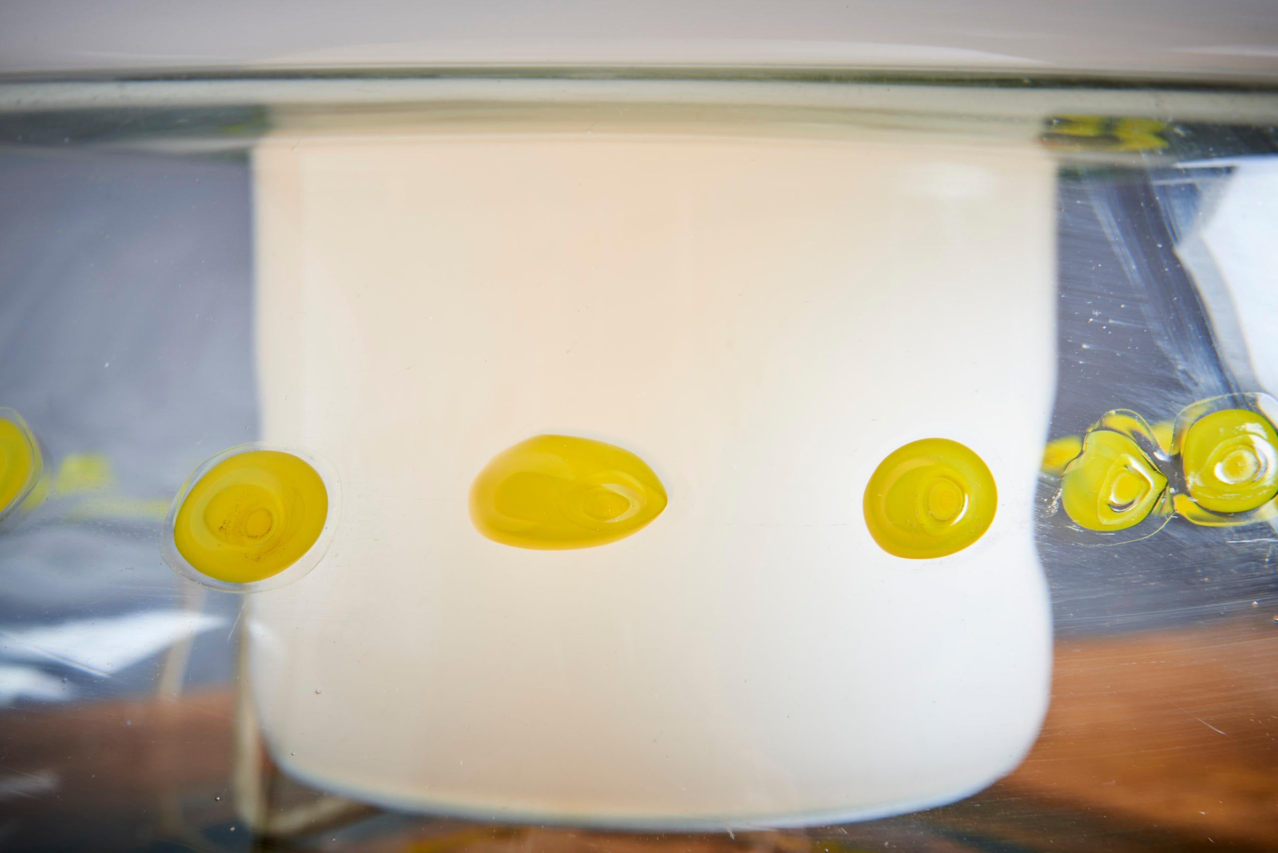 Lampe de table Vistosi, Italie - années 1960
Réalisé en verre de Murano blanc, jaune et transparent.
1x ampoule E27.