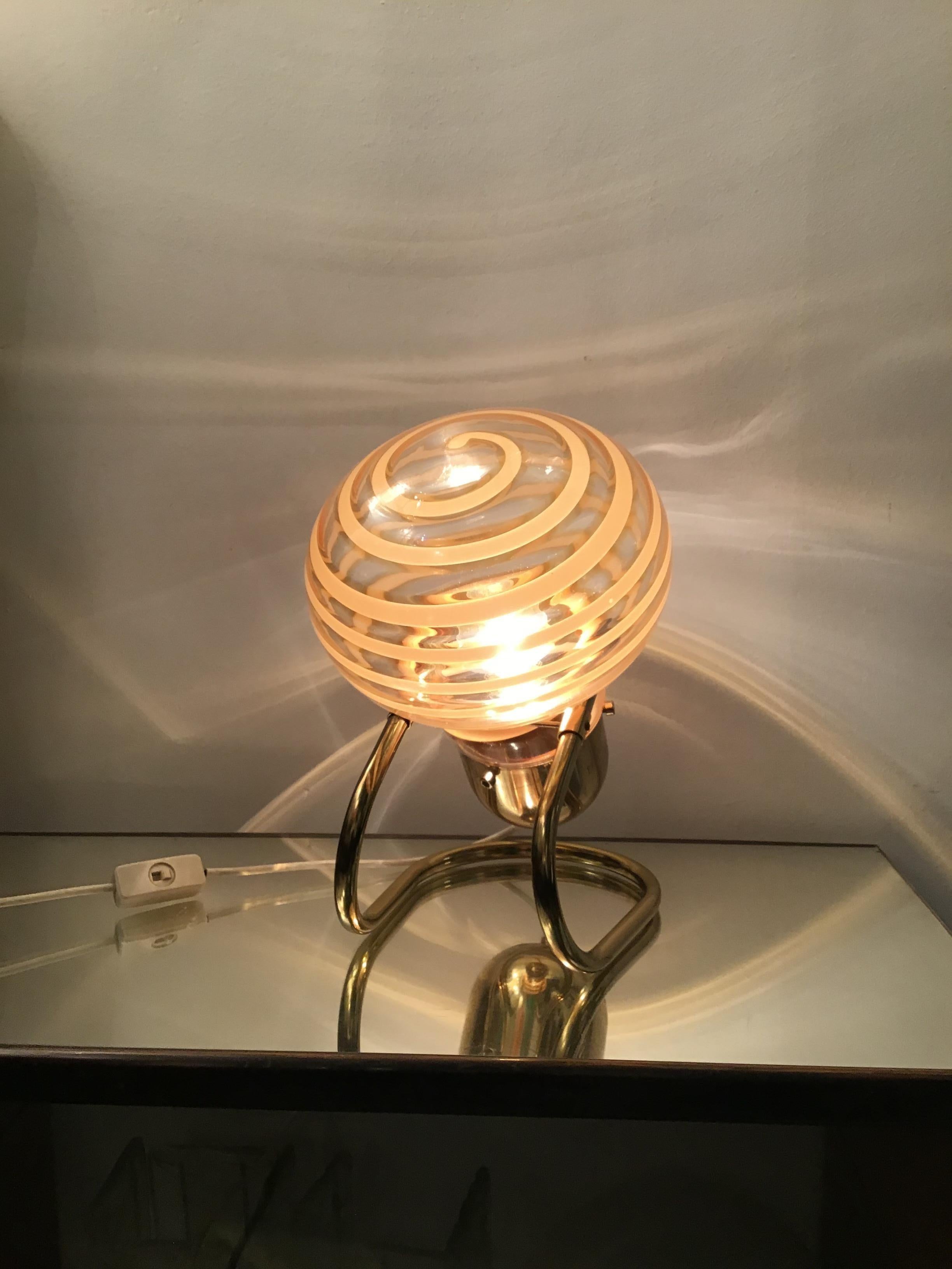 Lampe de table Vistosi en verre de Murano et laiton, 1970, Italie.