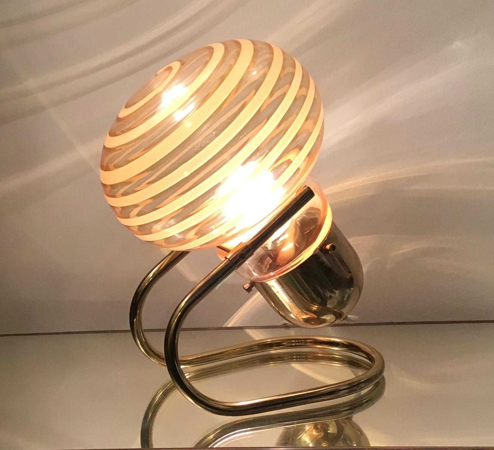 Vistosi-Tischlampe aus Muranoglas und Messing, 1970, Italien (Italienisch) im Angebot