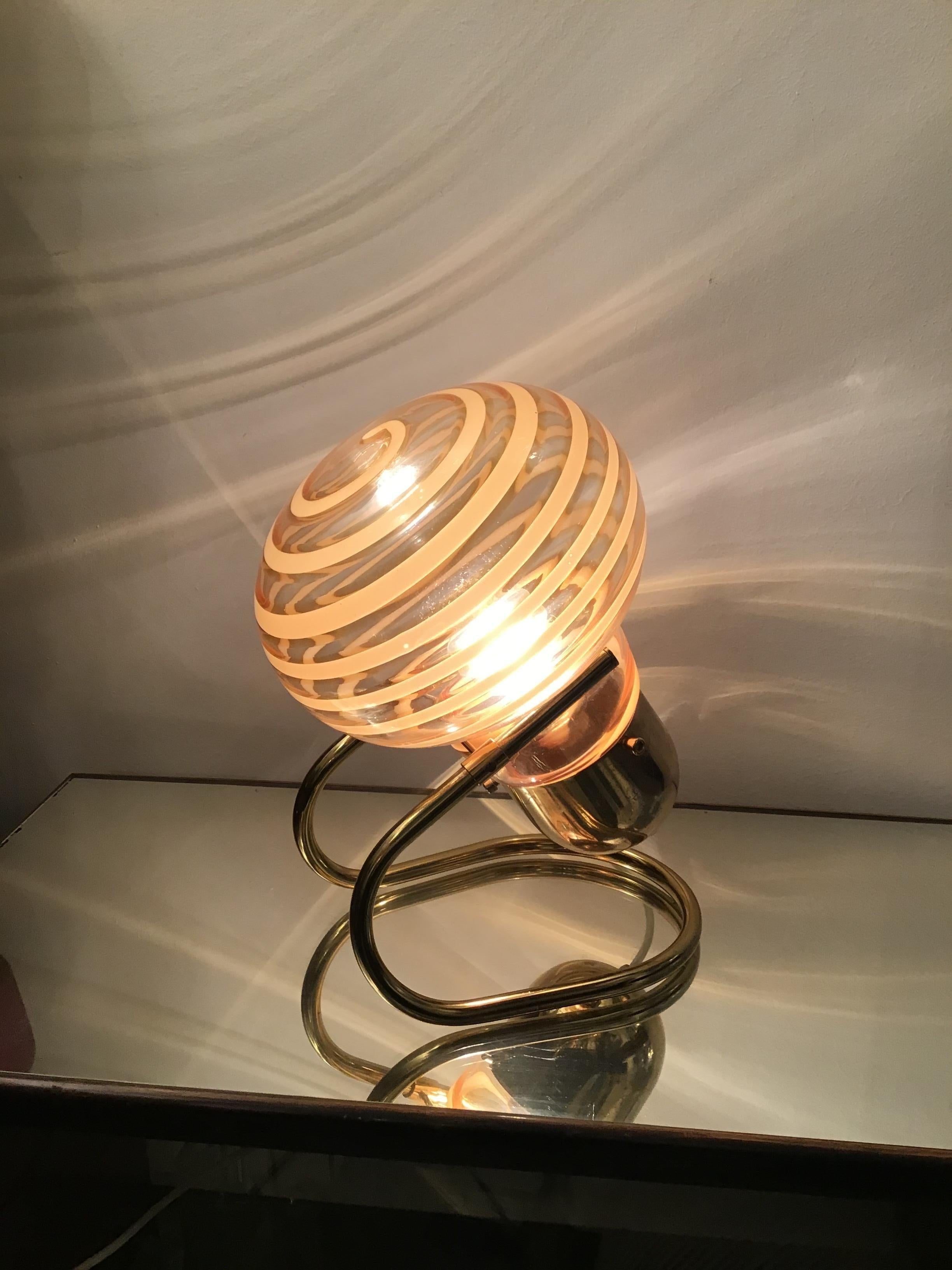 Lampe de bureau Vistosi en verre de Murano et laiton, 1970, Italie Excellent état - En vente à Milano, IT