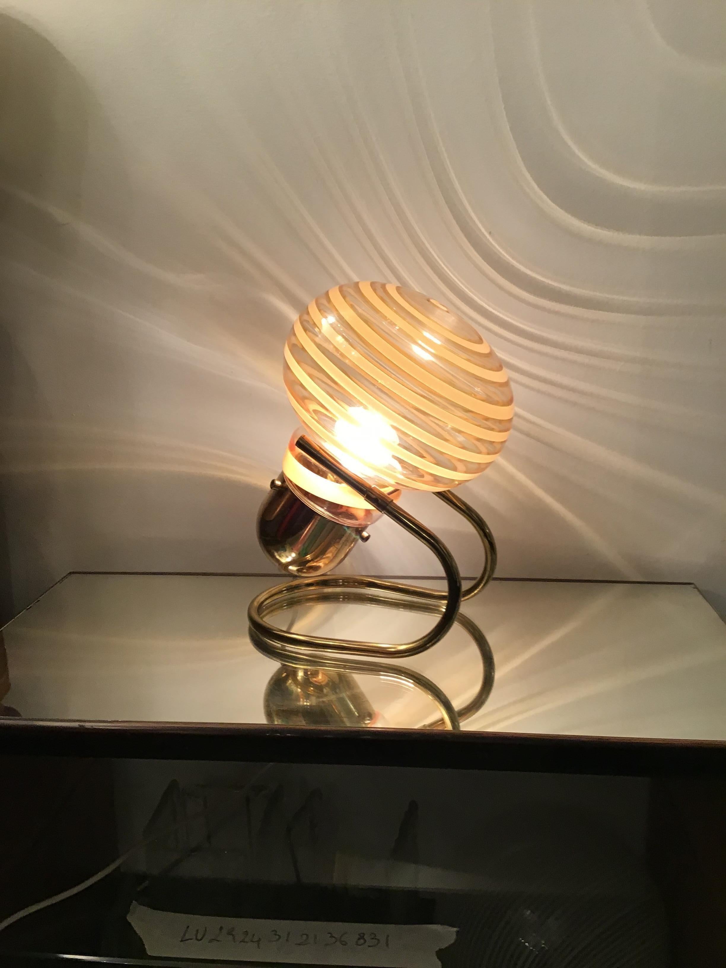 Laiton Lampe de bureau Vistosi en verre de Murano et laiton, 1970, Italie en vente