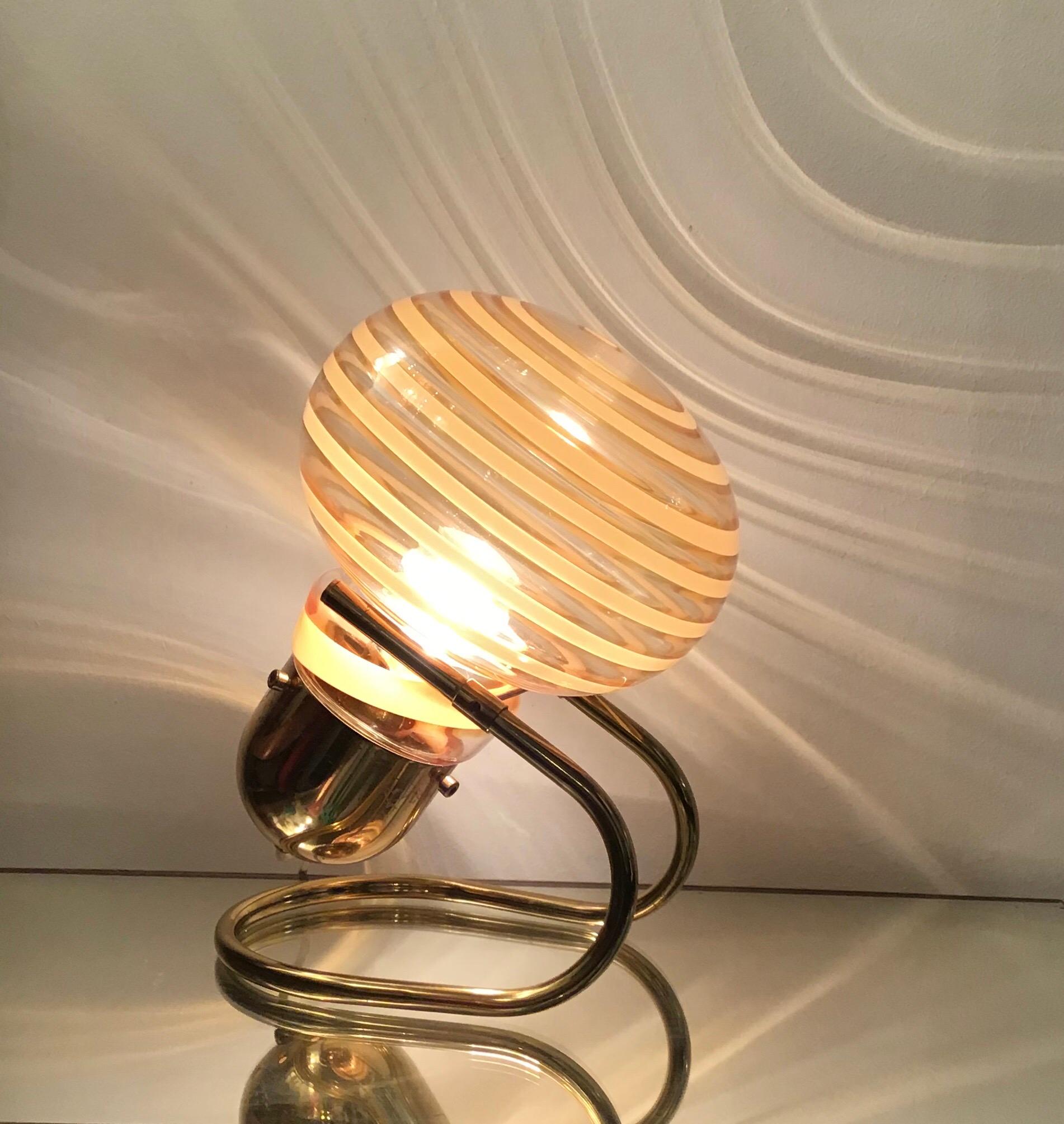 Lampe de bureau Vistosi en verre de Murano et laiton, 1970, Italie en vente 2