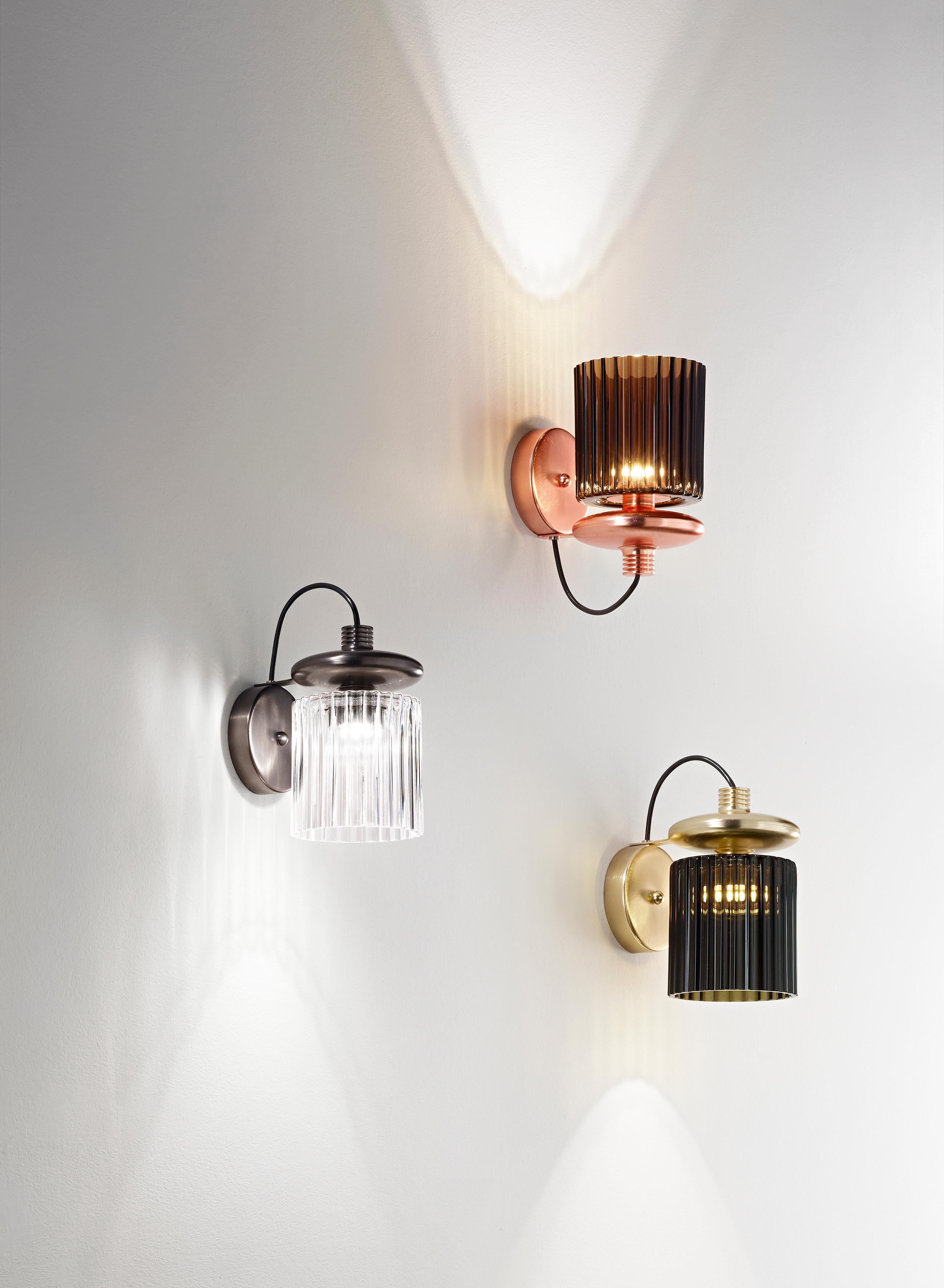 Italian Vistosi Tread Wall Sconce in Crystal Transparent Glass And Matt Copper Frame For Sale