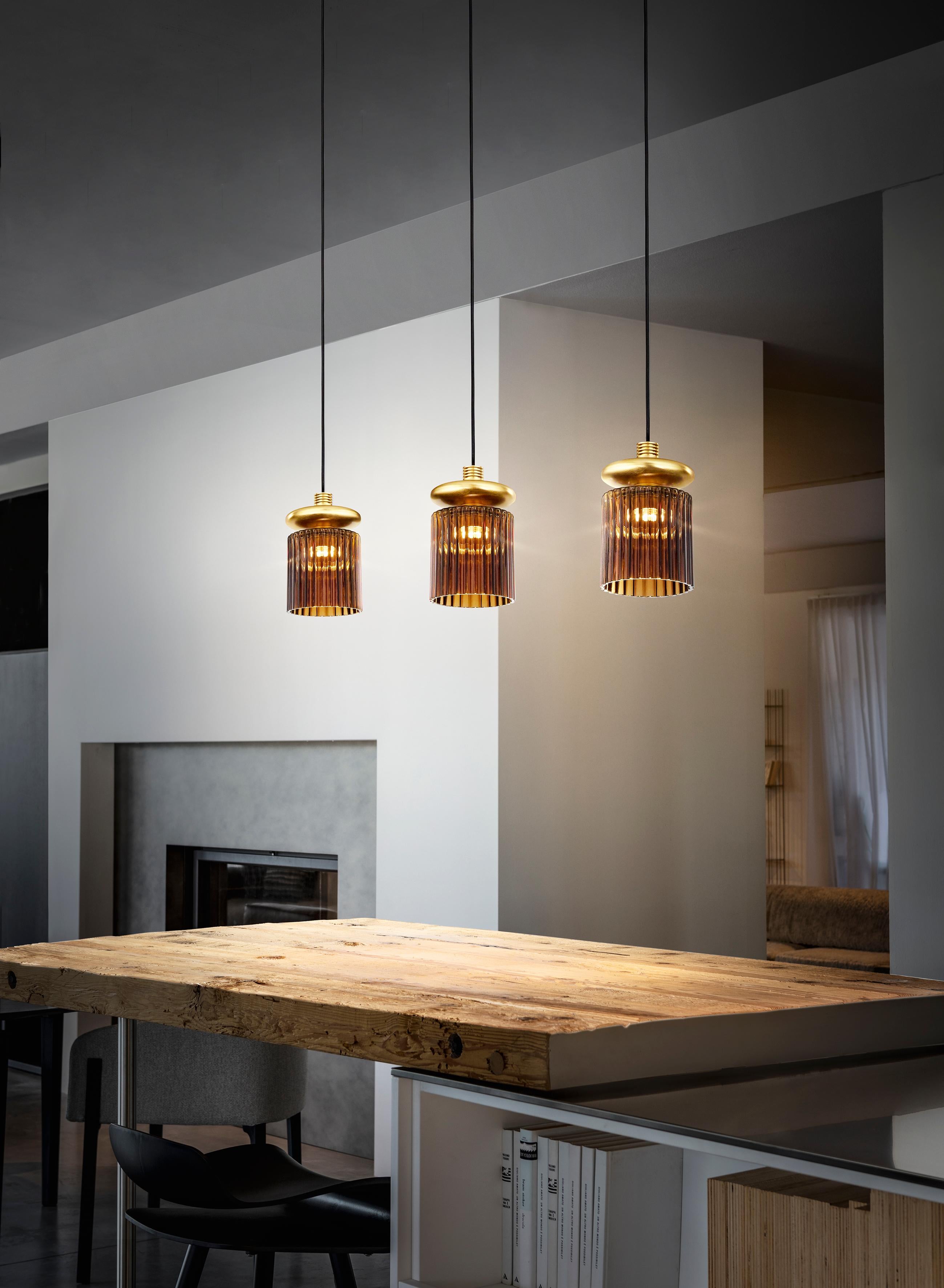 italien Lampe à suspension Tread de Vistosi en verre transparent et cadre en cuivre mat en vente
