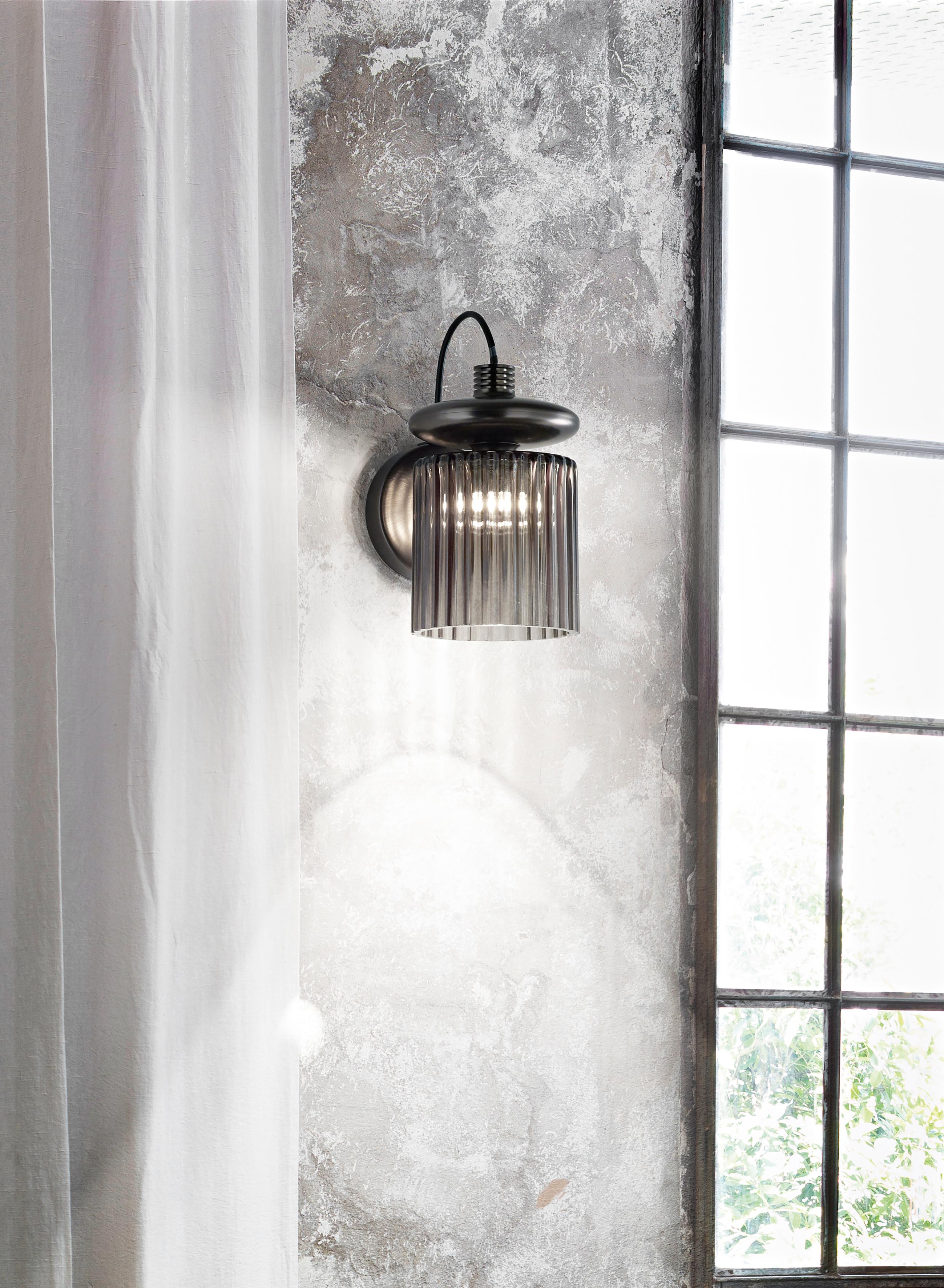 Aplique de pared Vistosi Tread de cristal transparente y marco dorado mate Italiano en venta