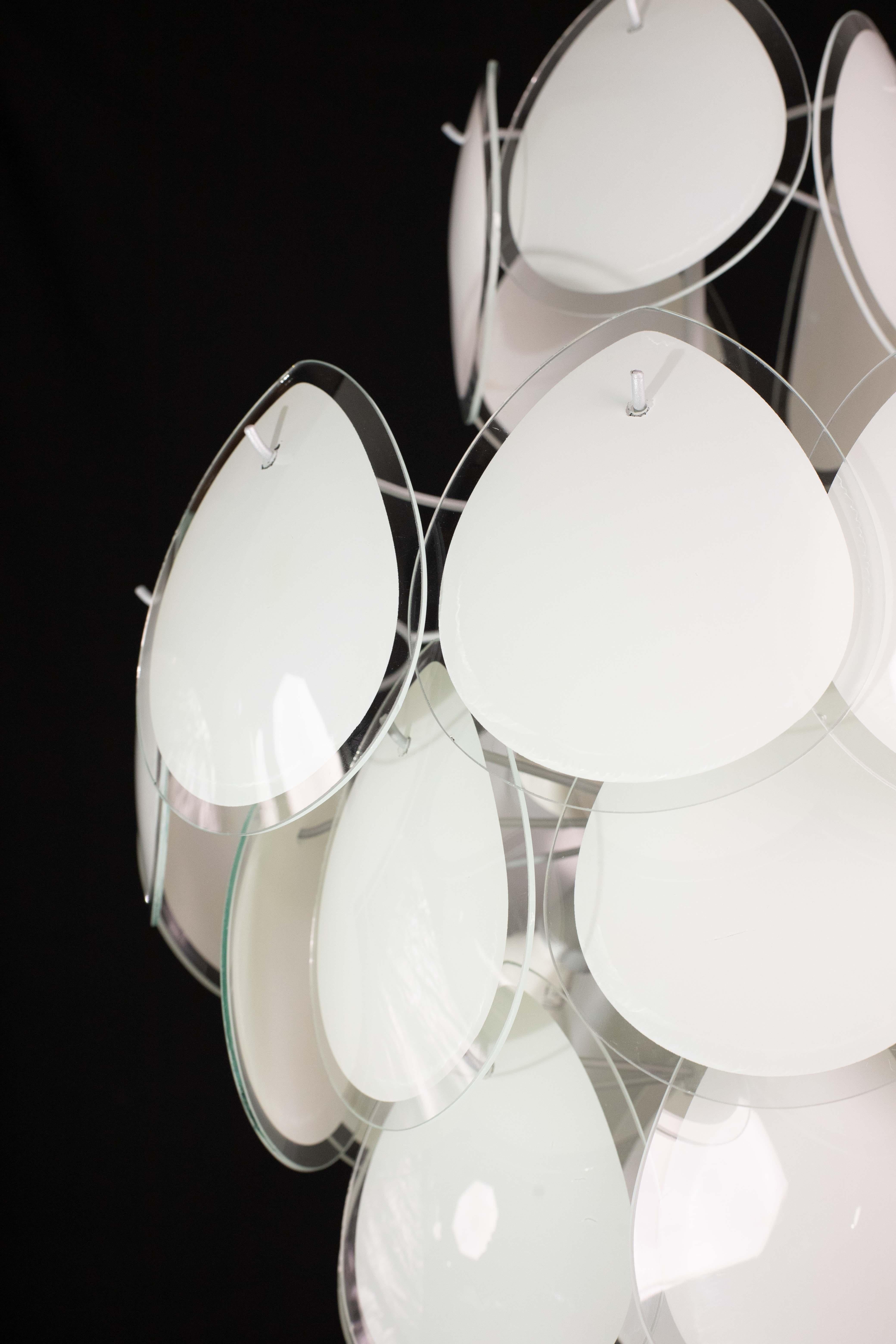 Lustre à disques en forme de gouttes en verre blanc de Murano, Italie, 1970 en vente 4