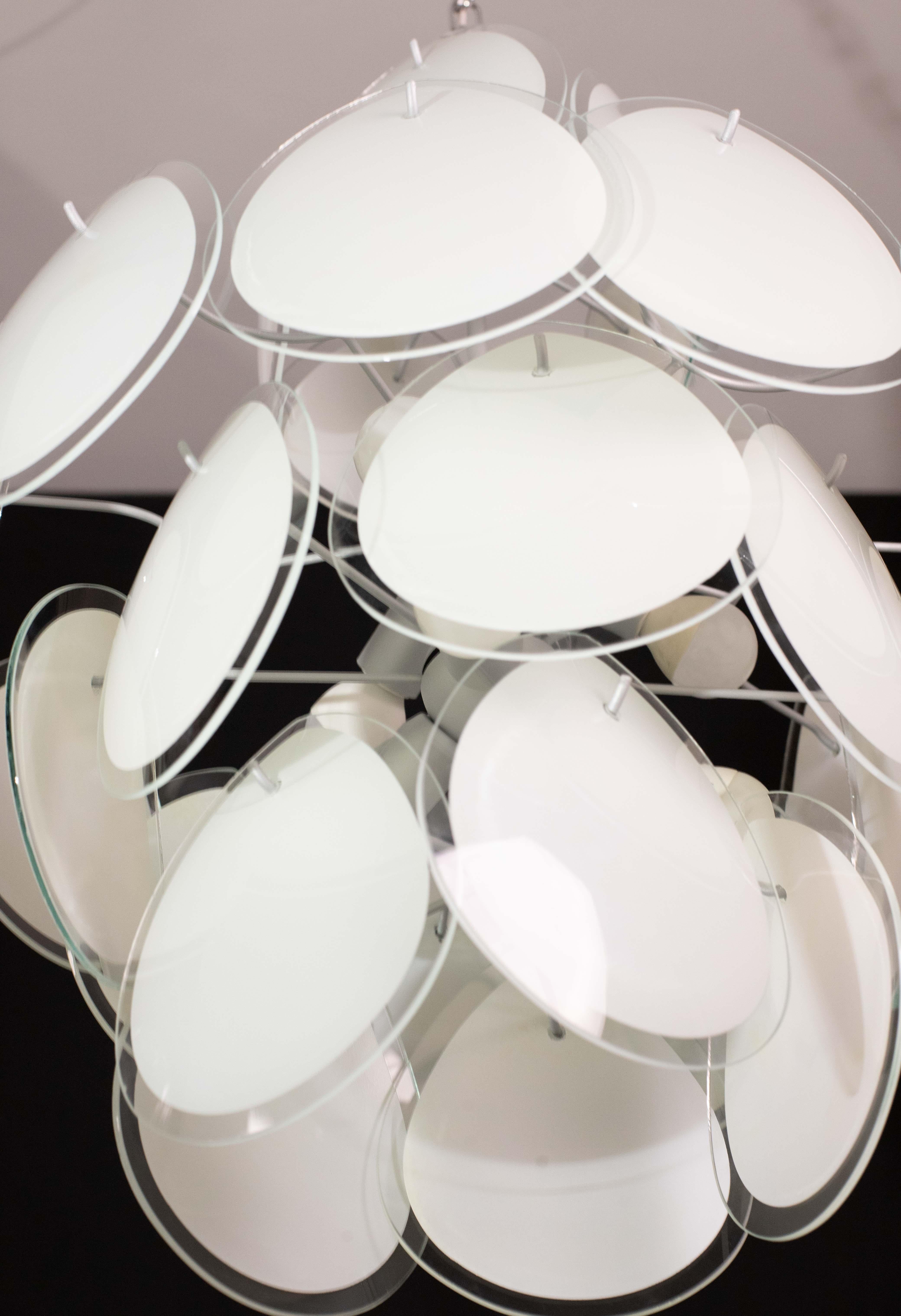 Lustre à disques en forme de gouttes en verre blanc de Murano, Italie, 1970 en vente 7