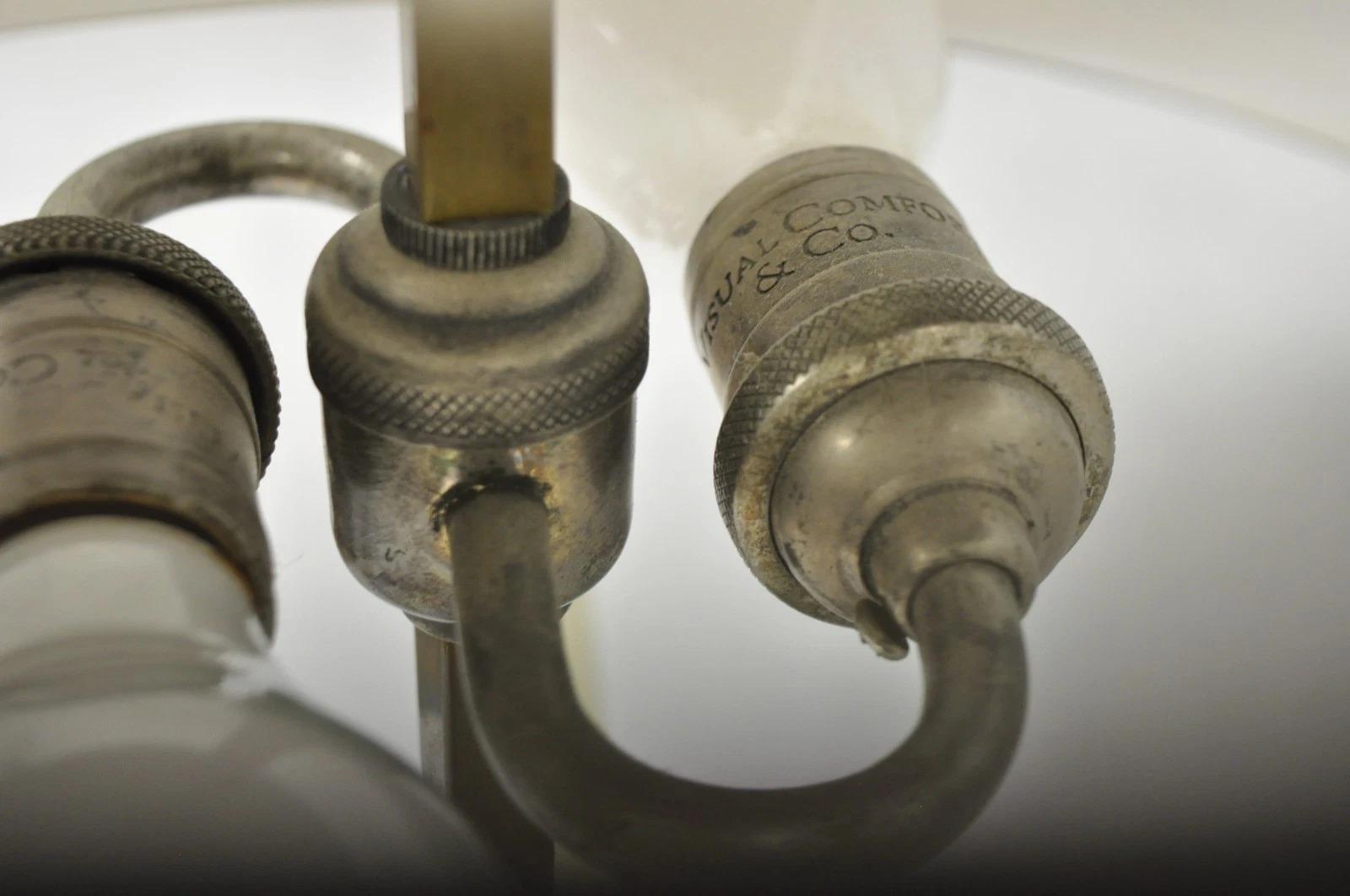 Visual Comfort & Co Lámpara de sobremesa Bouillotte Tole de estaño envejecido de estilo rural francés en venta 4