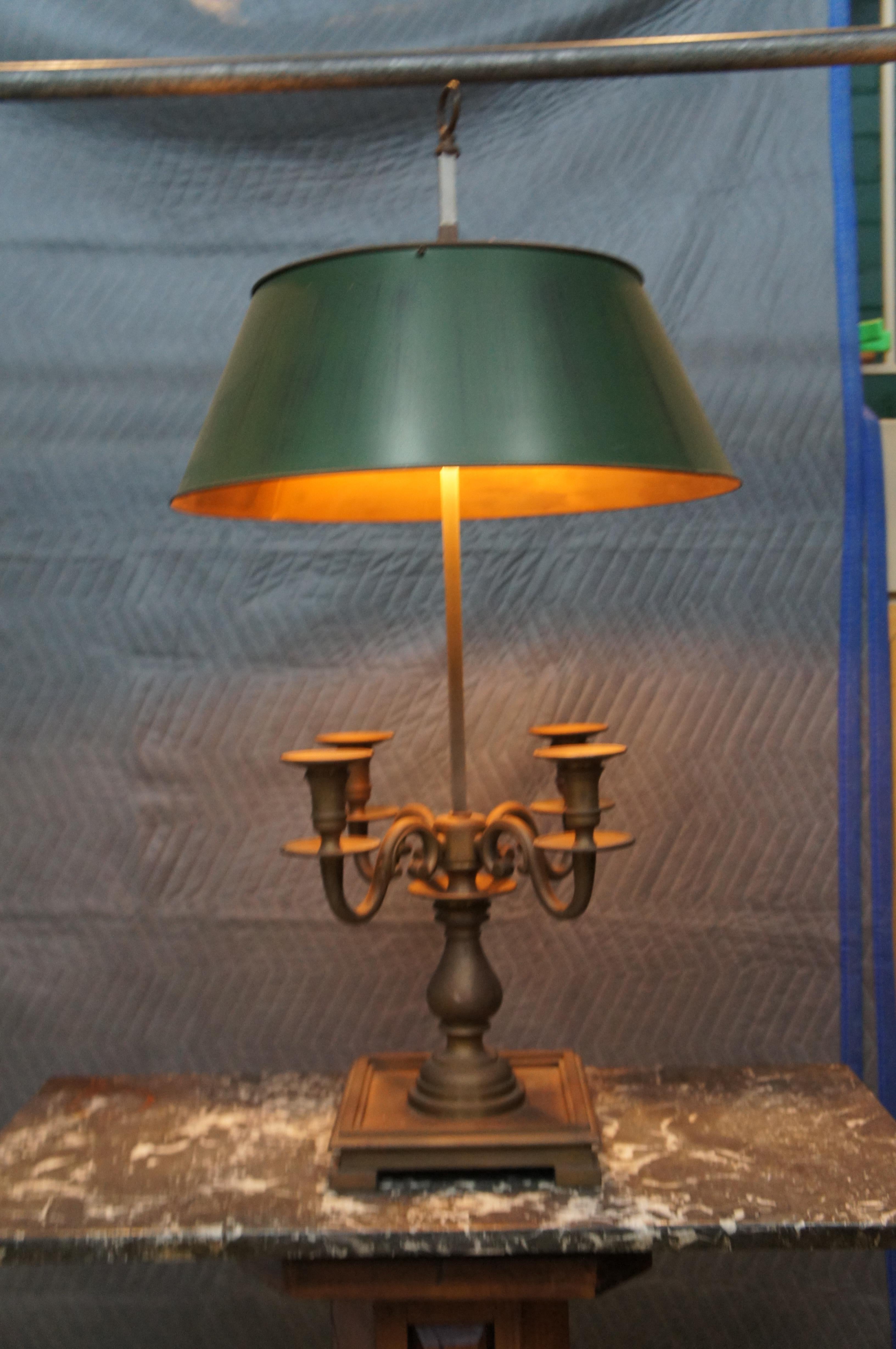 Französische Bouillotte-Messing-Kandelaber-Tischlampe mit 4 Armen und Tole-Schirm, Visual Comfort im Angebot 6