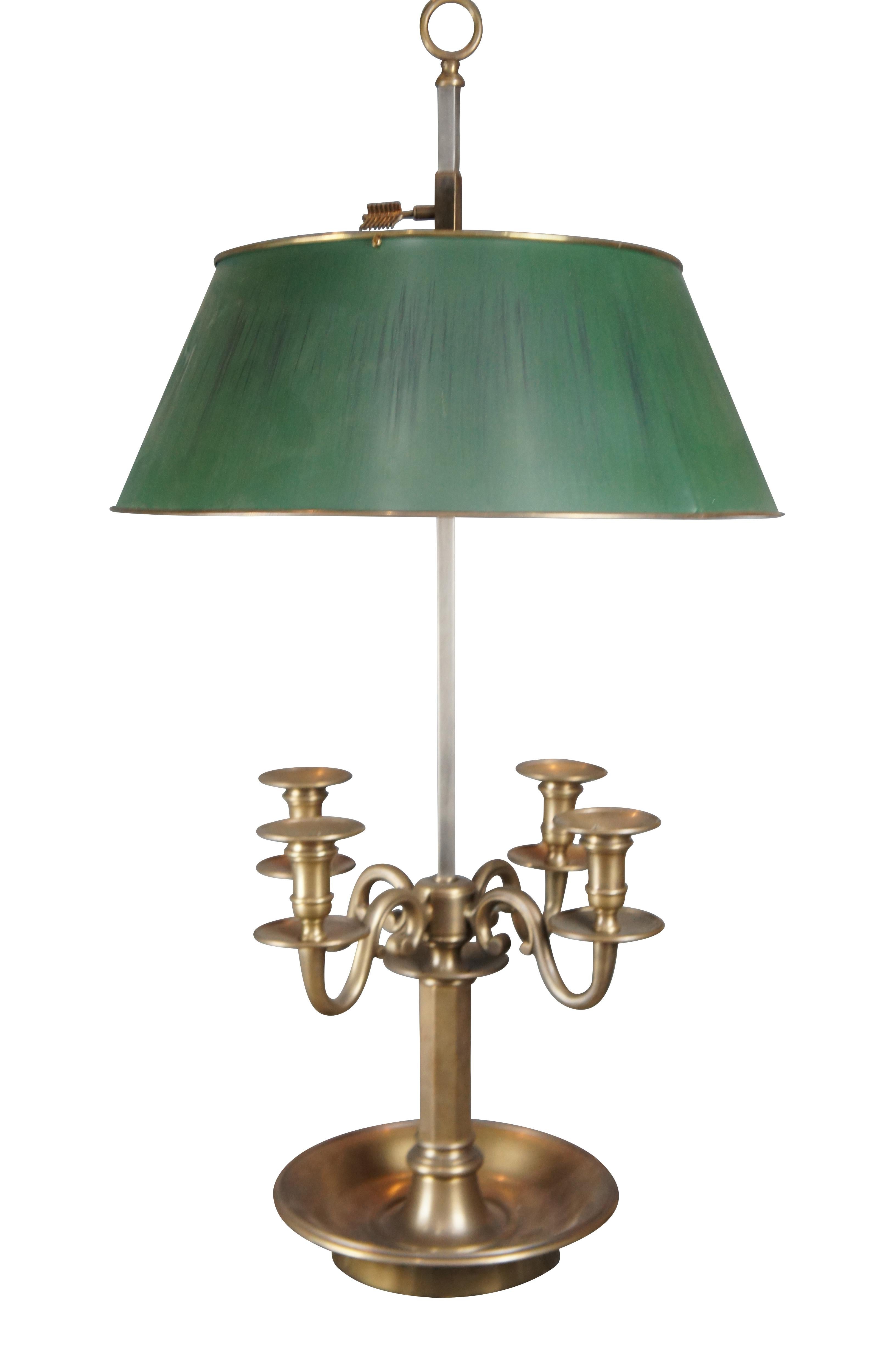Provincial français Visual Comfort Lampe de table candélabre à 4 bras en laiton Bouillotte Abat-jour en tôle en vente