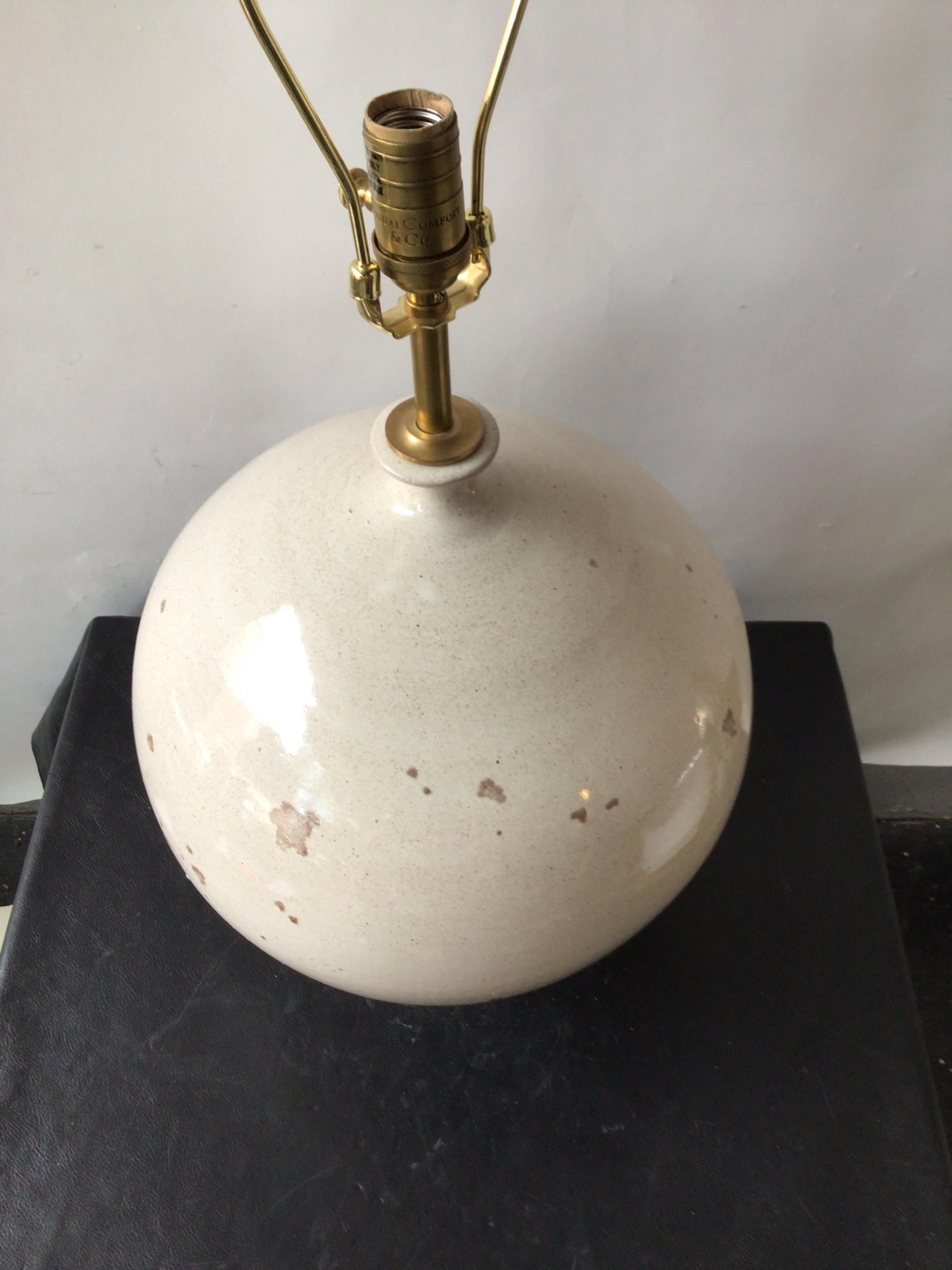 Céramique Lampe en céramique blanc cassé Visual Comfort en vente