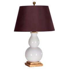 Visual Comfort Lámpara de Porcelana Blanca y Dorada de Doble Calabaza con Pantalla de Lino