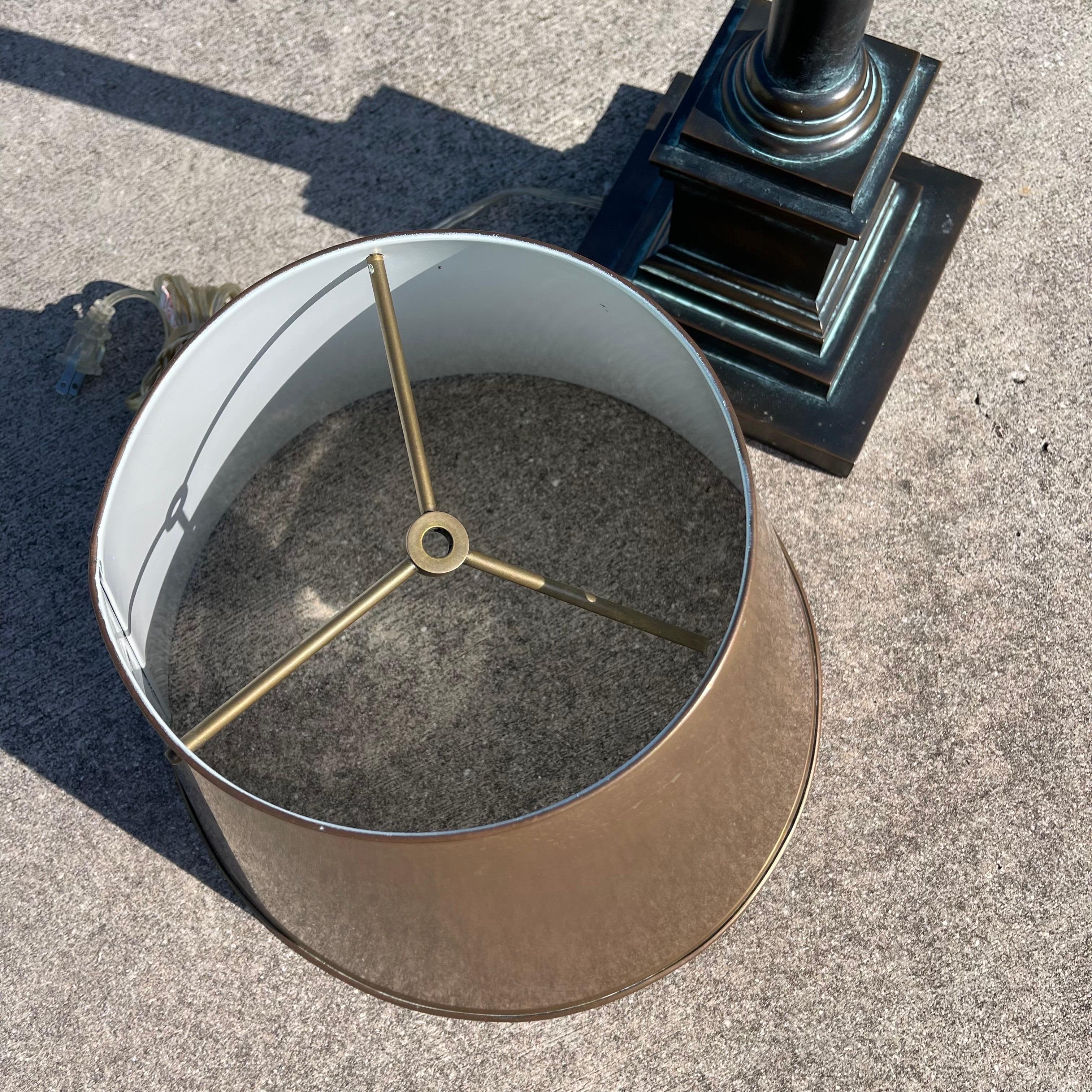 Visual Comforts Patinated Bronze Neo Classical Empire Brass Shade Table Lamps en venta 5