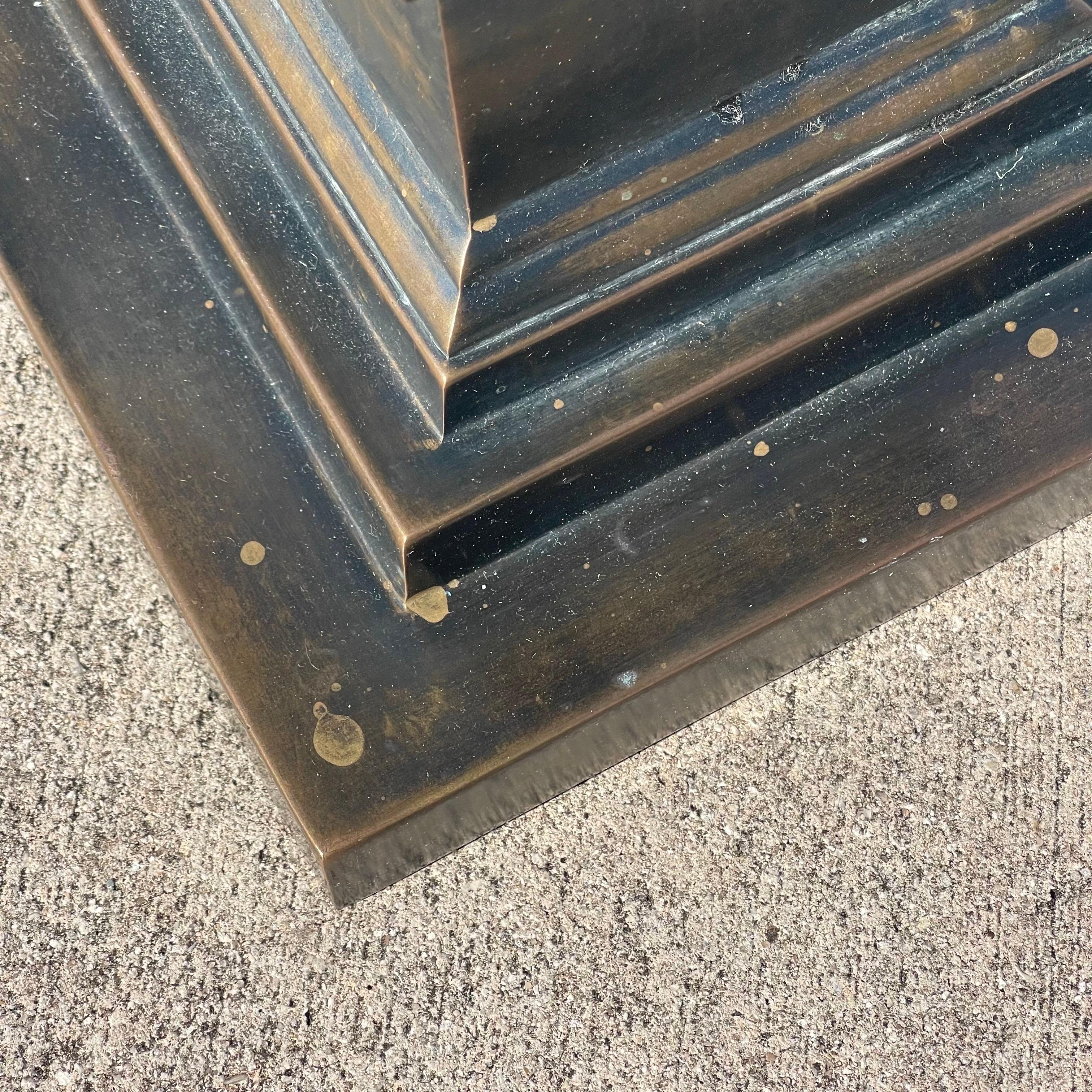 Visual Comforts Patinated Bronze Neo Classical Empire Brass Shade Table Lamps en venta 2