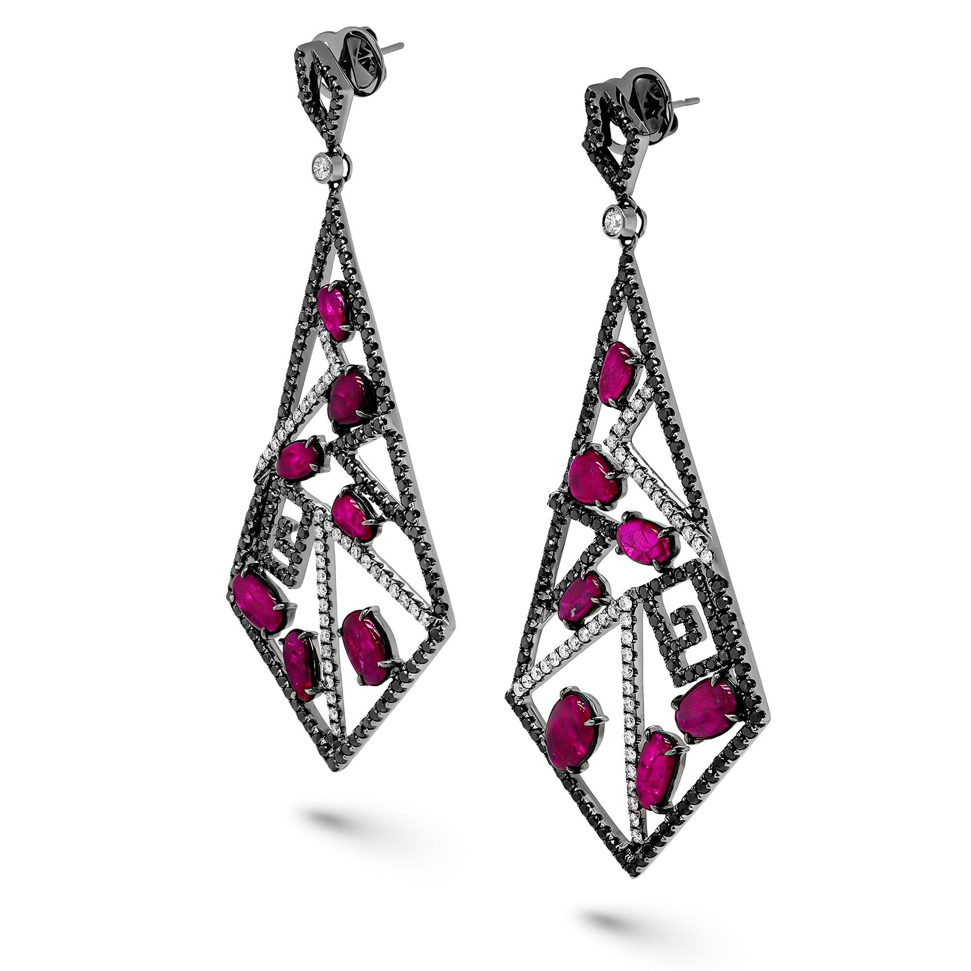 Optisch auffallend: 10,19 Karat Vivid Red Ruby Dangle Earrings - Head Turner (Ovalschliff) im Angebot