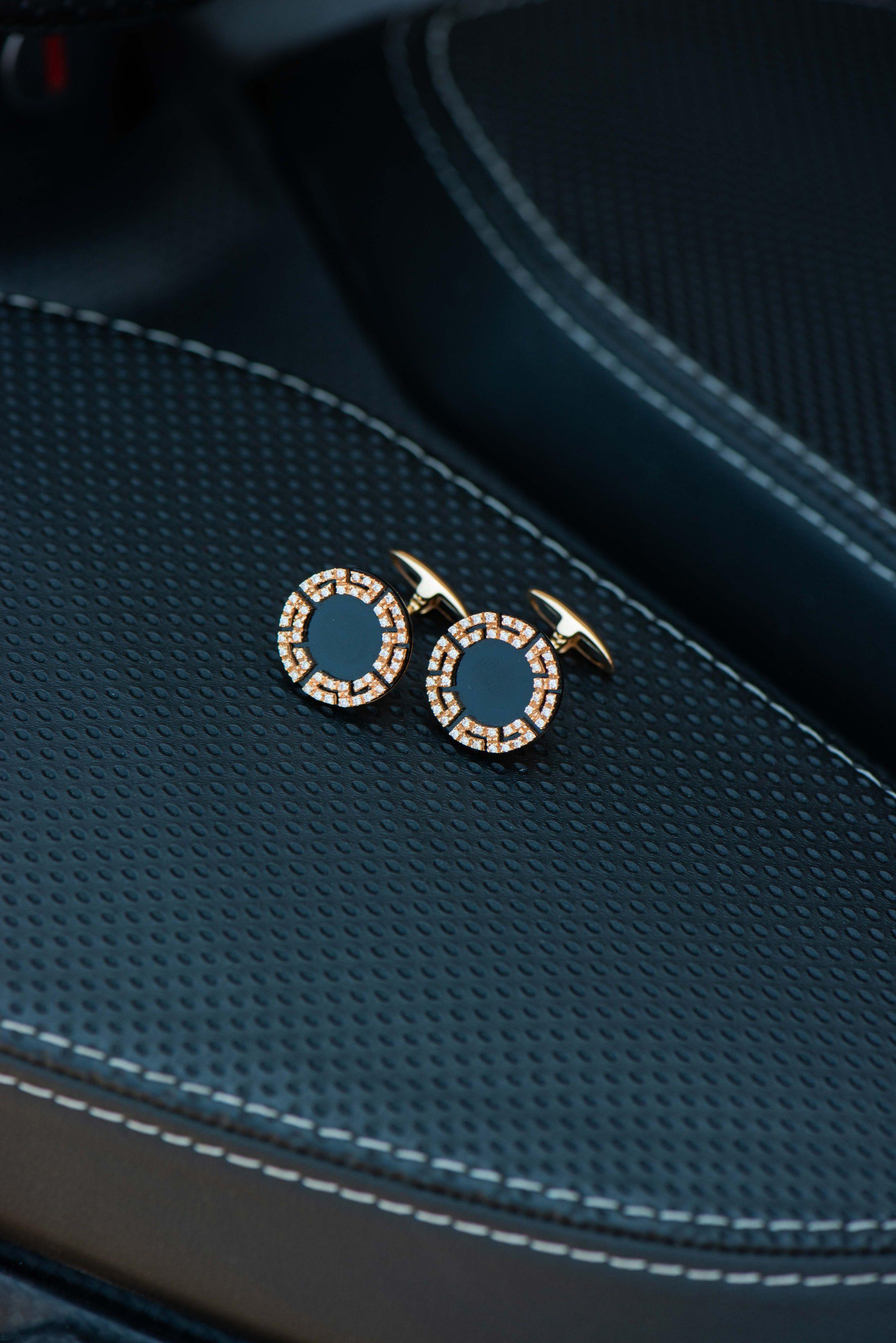 18 Karat Rose Gold Onyx Natural Diamond Cufflinks For Sale 3