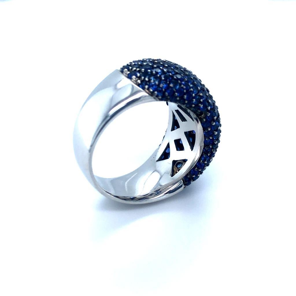18 Karat White Gold Blue Sapphire Cocktail Ring In New Condition In Monte-Carlo, MC