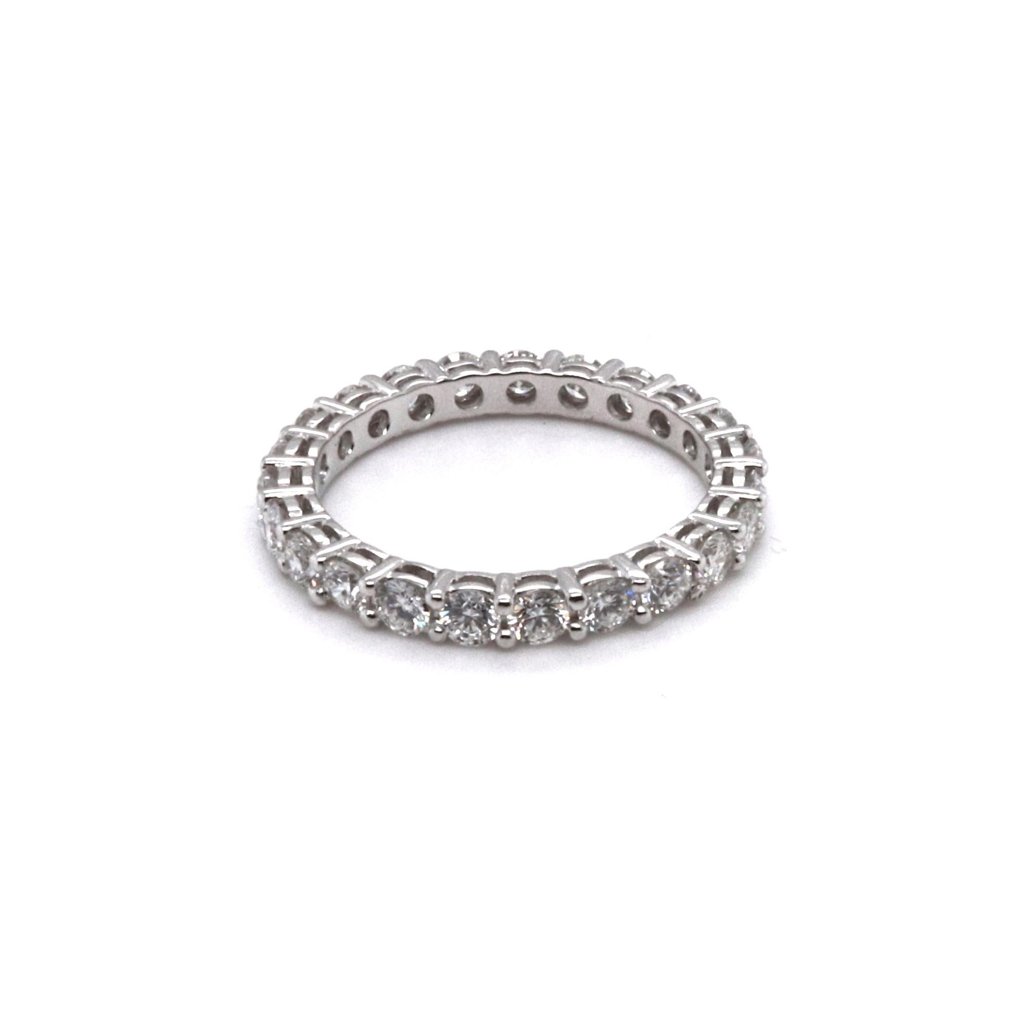 18 Karat White Gold Diamond Band Ring In New Condition For Sale In Monte-Carlo, MC
