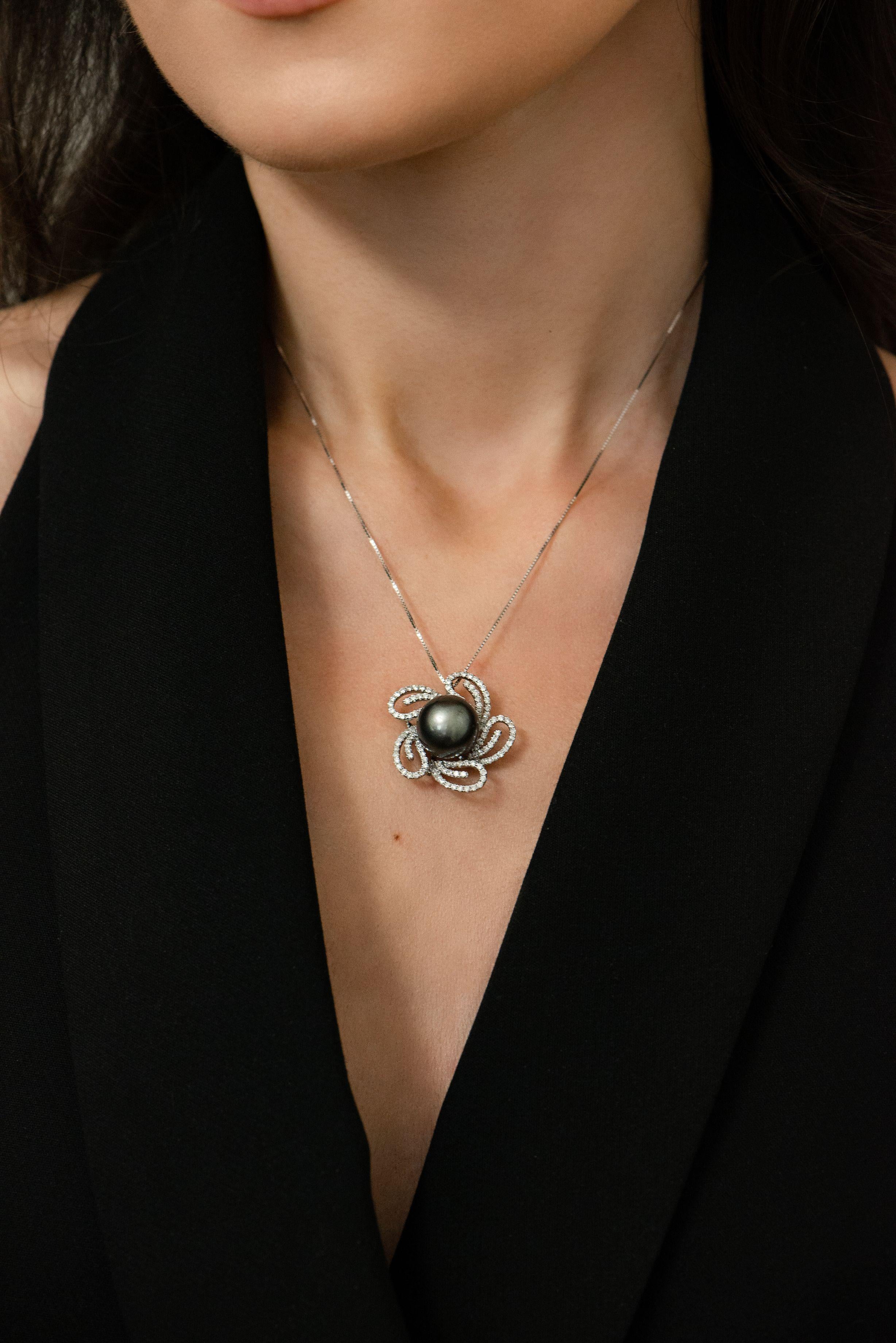 18K white gold elegant elegant flower necklace is from Ocean Treasures Collection. This beautiful piece of jewellery is made of natural white diamonds and black pearls in total of 16.25 Carat. Total metal weight is 6.06 gr. Great for any occasion! 
