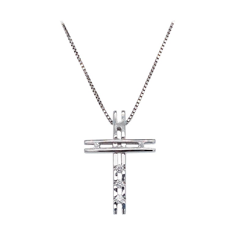 18 Karat White Gold Diamond Cross Pendant For Sale at 1stDibs