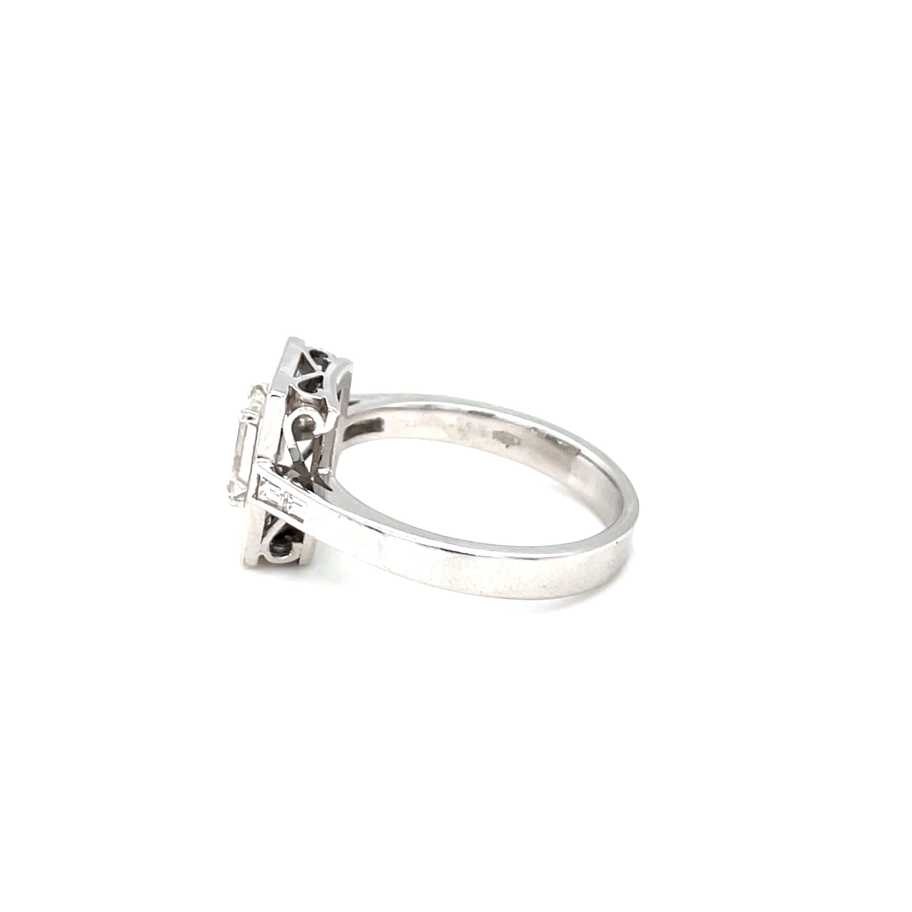 18 Karat White Gold Diamond Engagement Ring For Sale 2