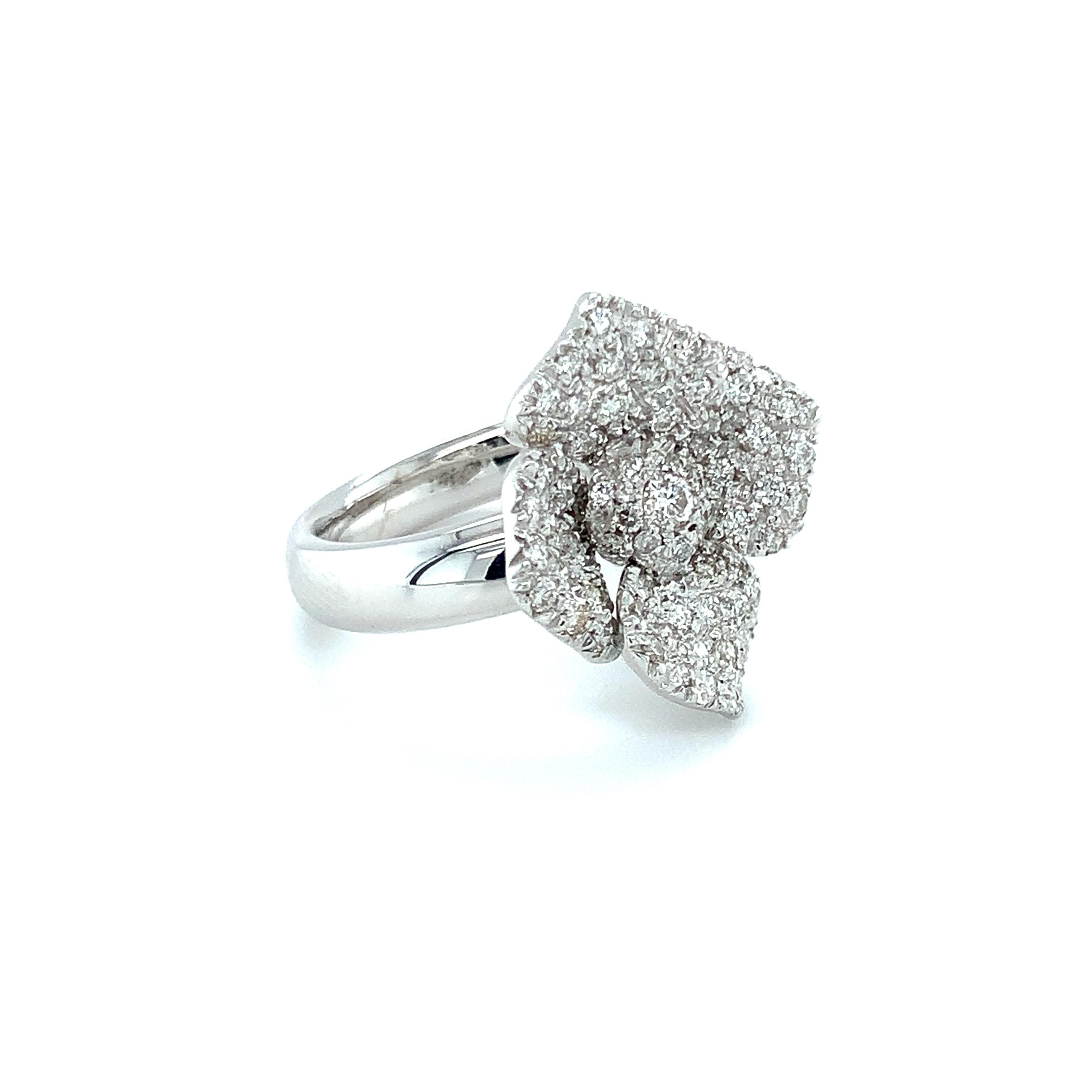 Vitale 1913 Anillo Flor Diamante Oro Blanco 18 Quilates Contemporáneo en venta