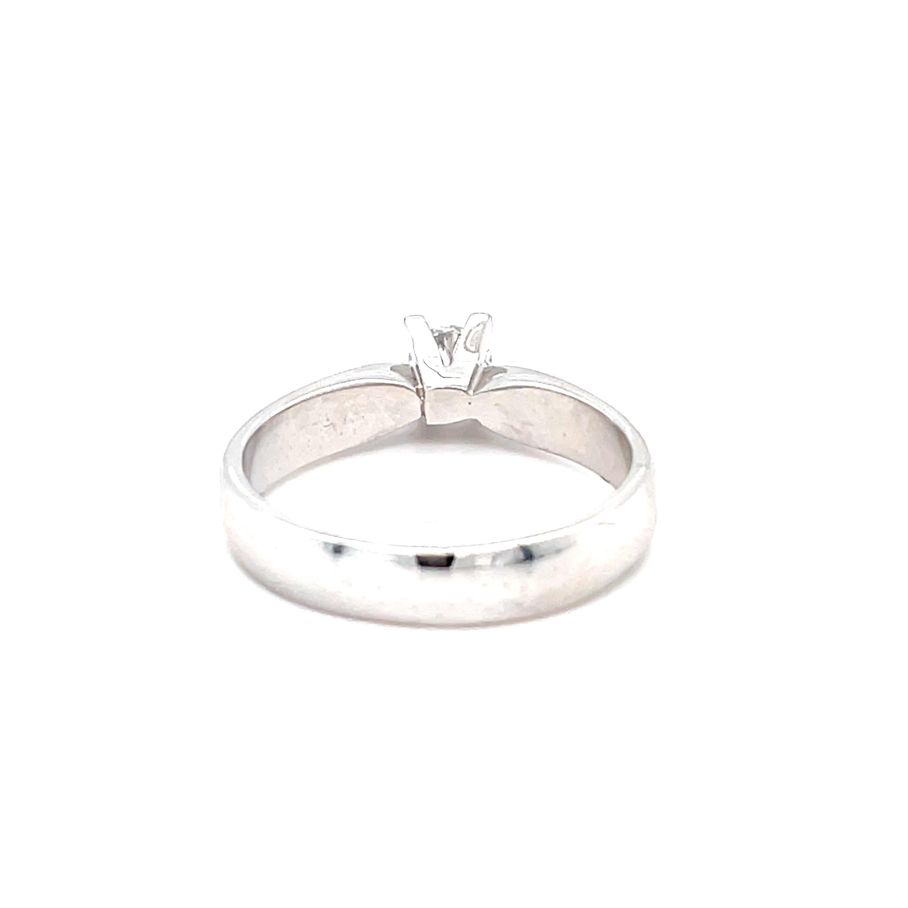 Contemporary 18 Karat White Gold Diamond Solitaire Ring For Sale