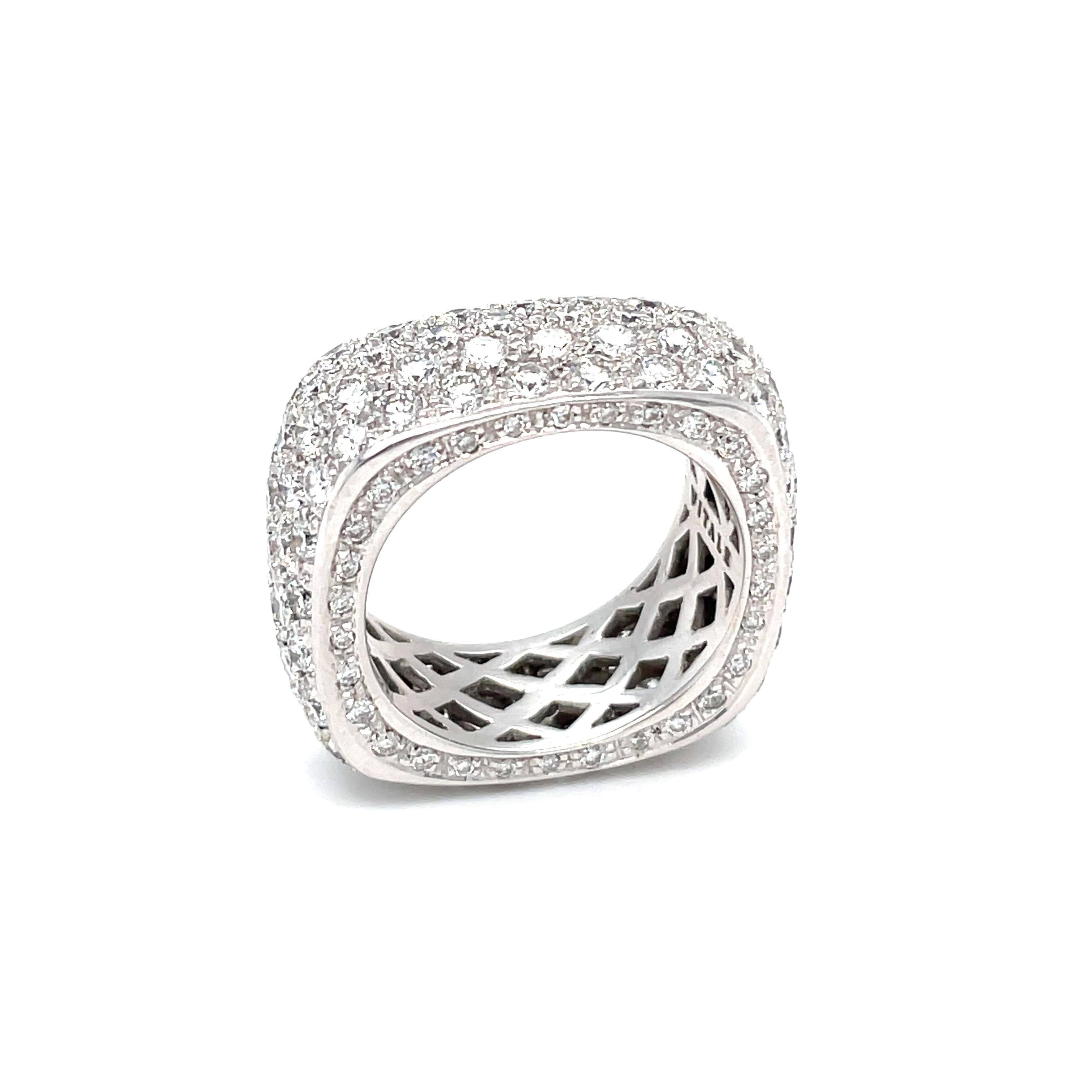 Contemporain Bague à anneau carré en or blanc 18 carats avec diamant en vente