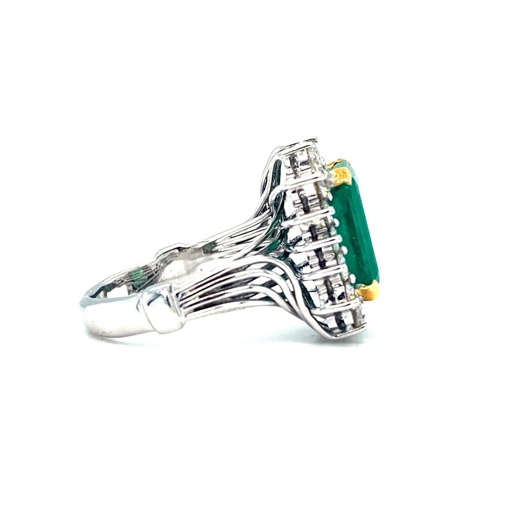 Contemporary 18 Karat White Gold Emerald Diamond Cocktail Ring For Sale