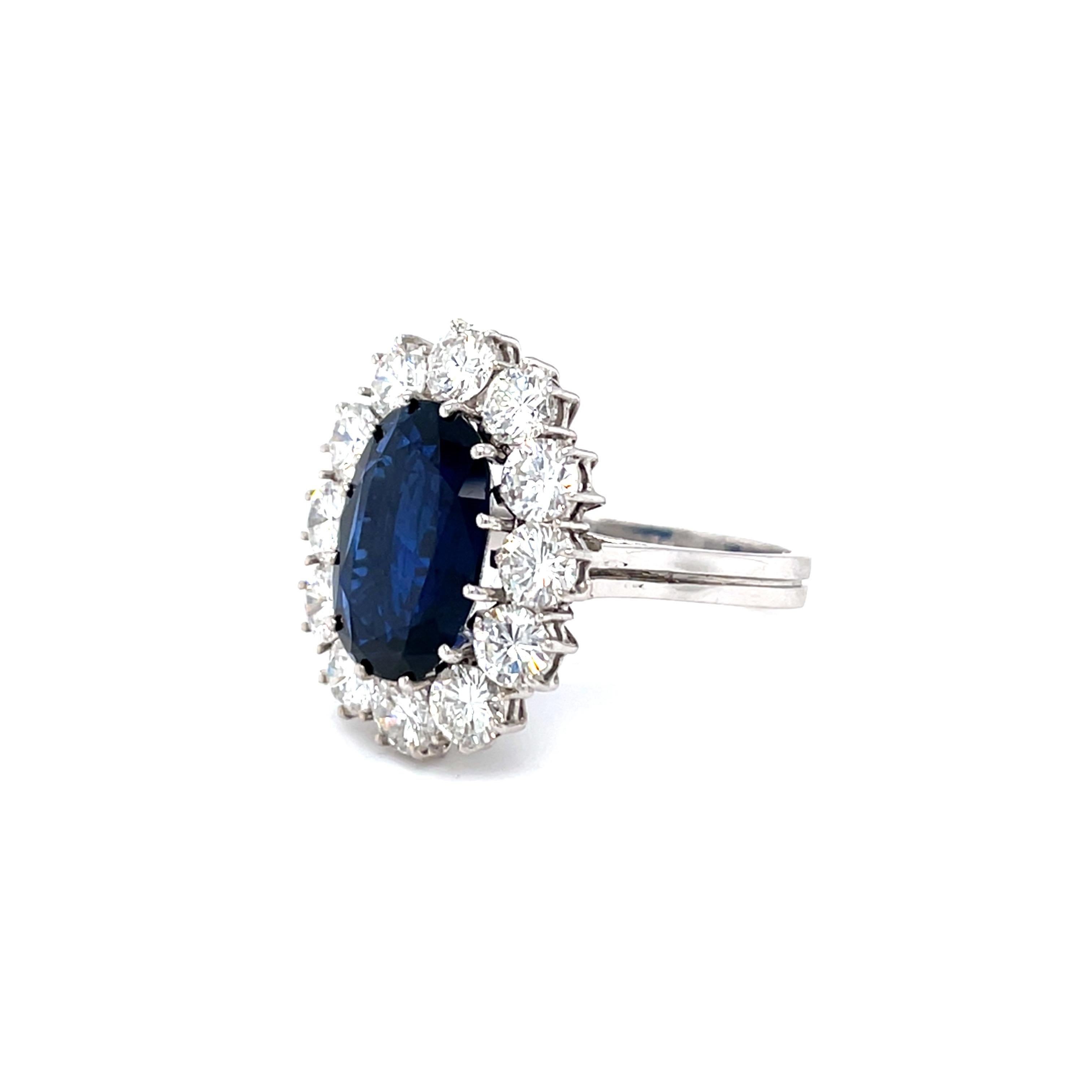 Contemporary 18 Karat White Gold Sapphire Diamond Cocktail Ring For Sale