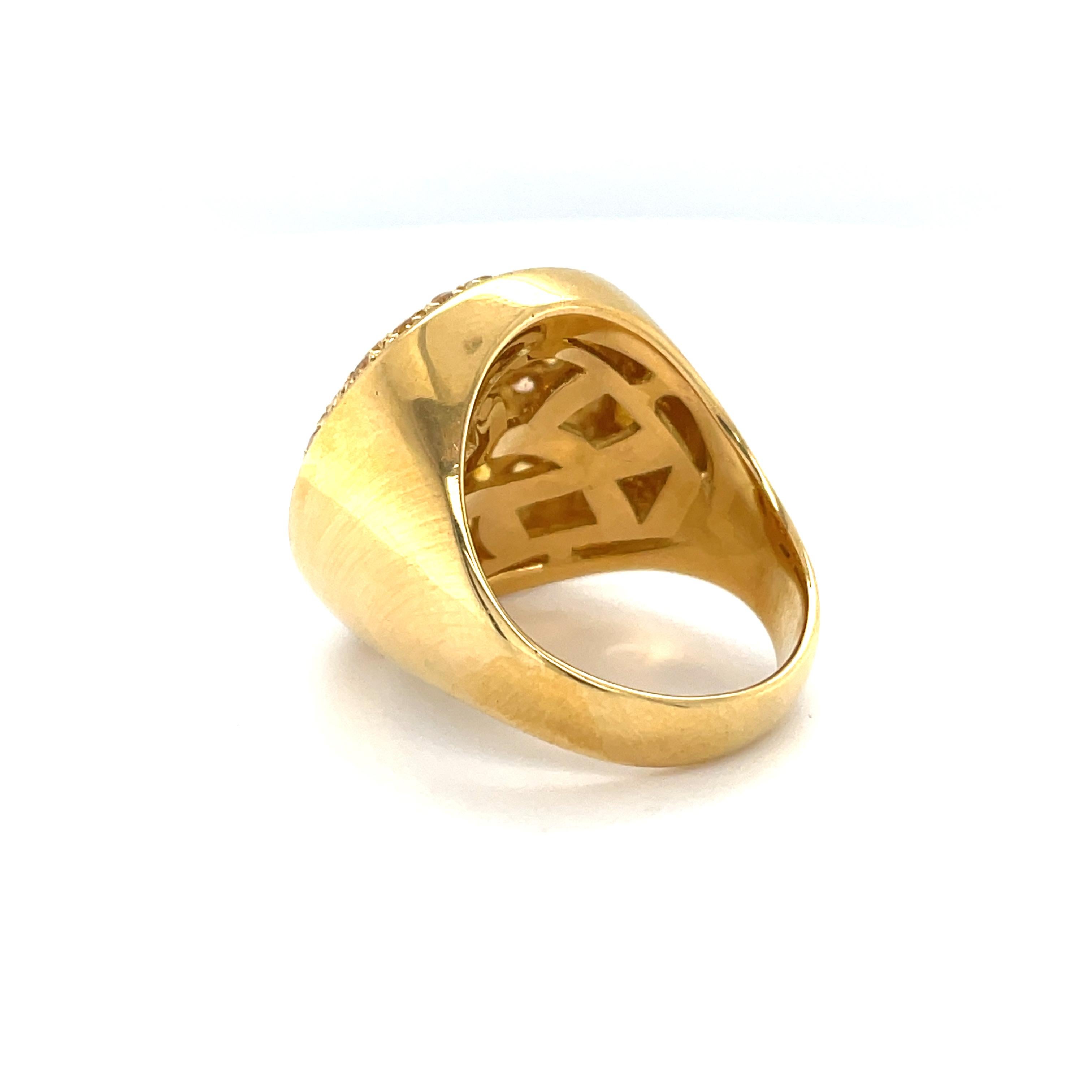 18 Karat Yellow Gold Yellow Sapphire Signet Ring In New Condition In Monte-Carlo, MC